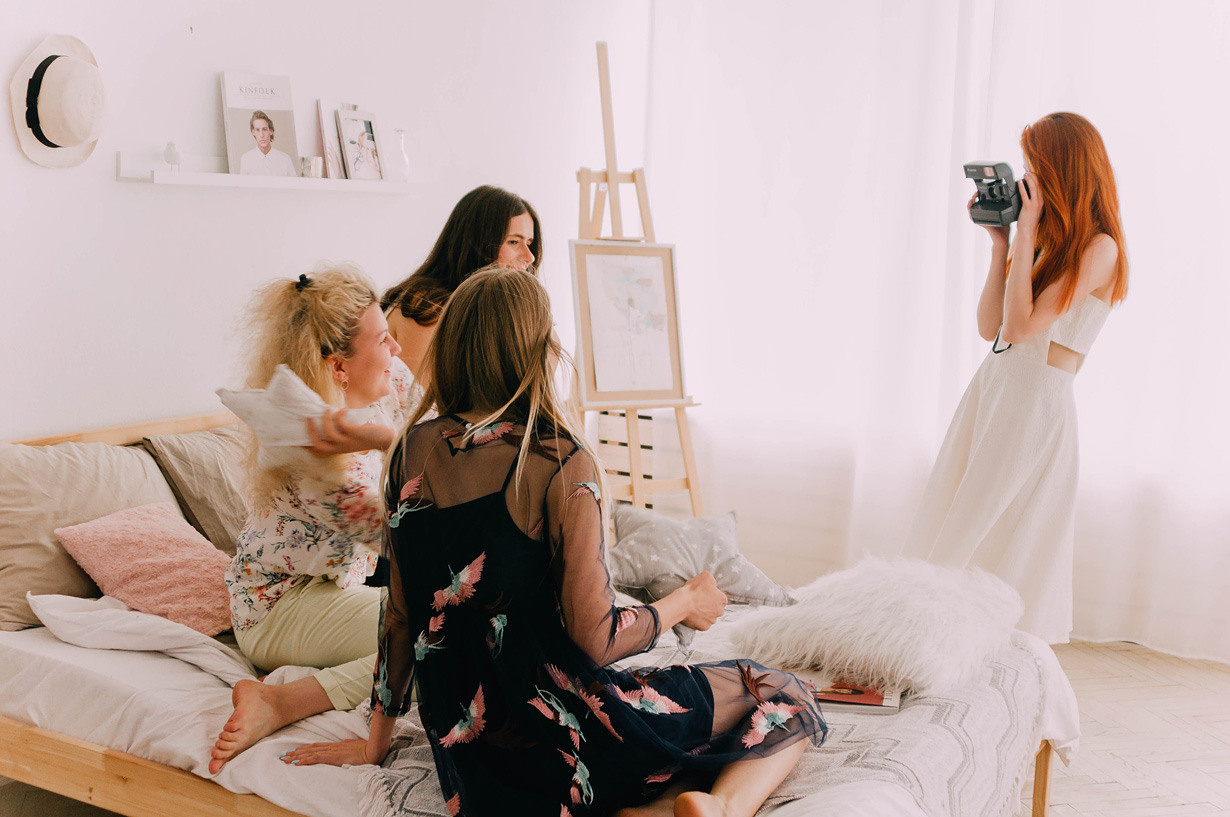 Hen party studio photoshoot. Photographer Rouen, France