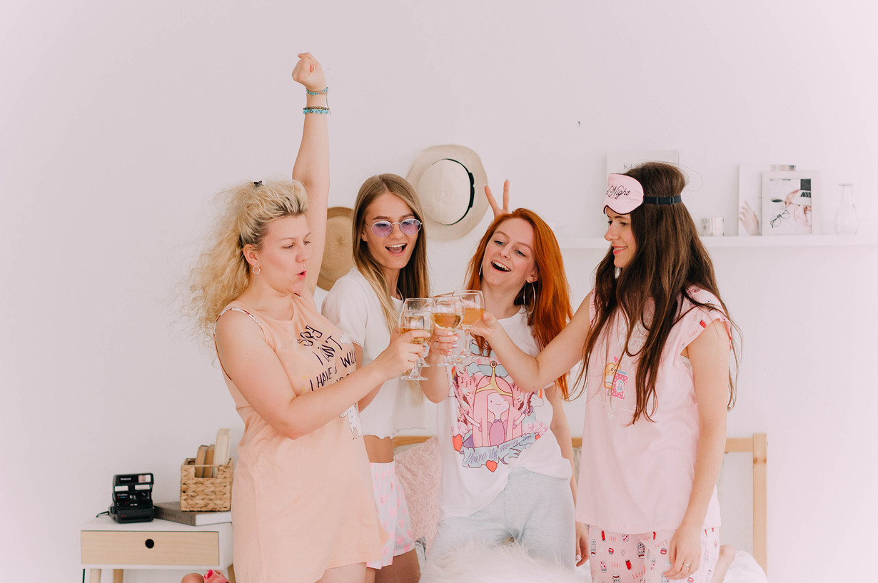 Hen party studio photoshoot. Photographer Rouen, France