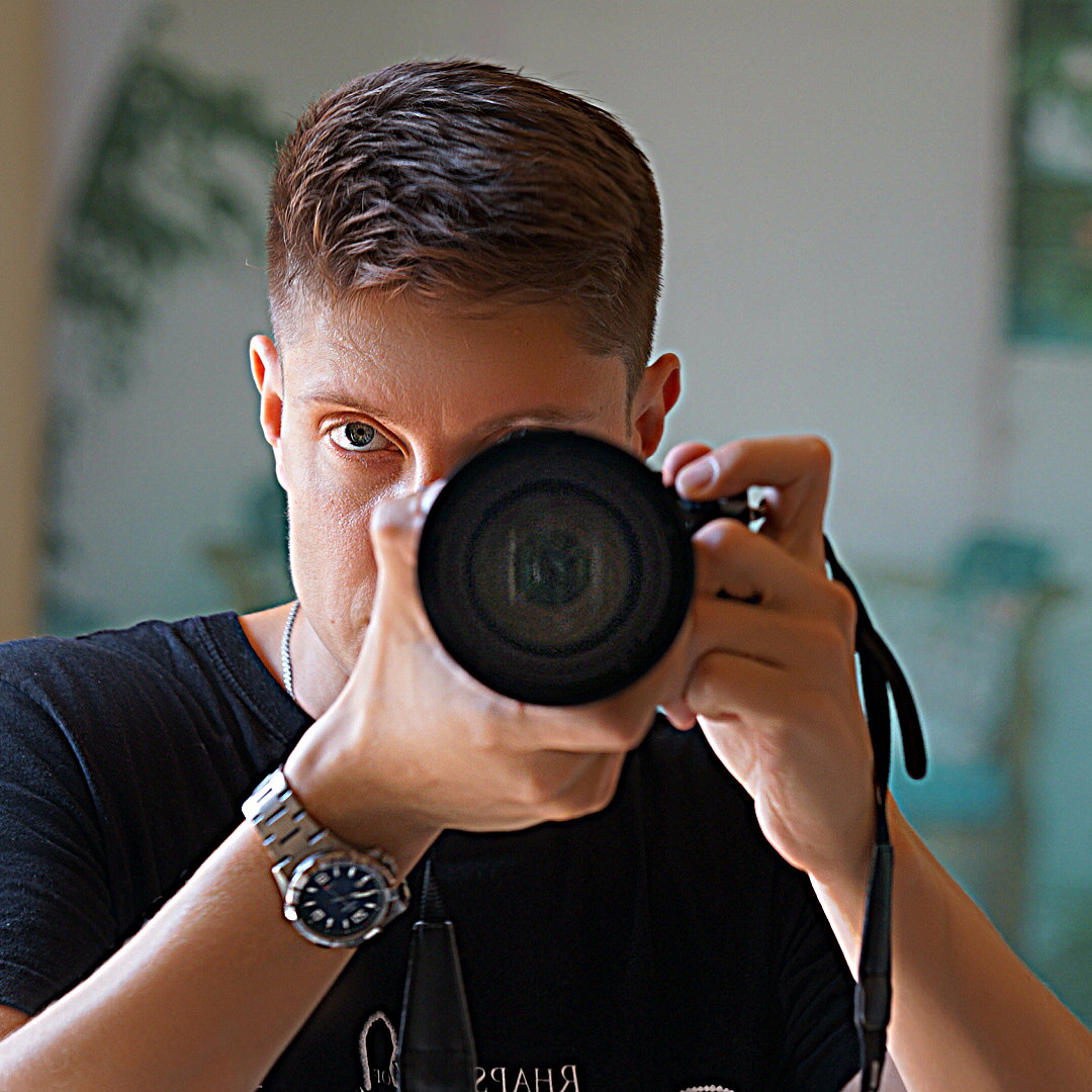 Contacts. Photographer @ Studio | Barcelona — Svyatoslav Usmyal