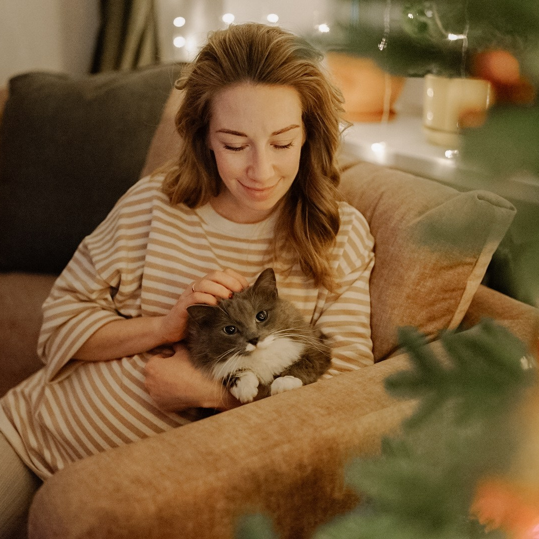 Christmas Photoshoot Abu Dhabi 🎄 Holiday Photography Sessions. Professional Photographer Abu Dhabi — Yulia Ismoilova | 2025