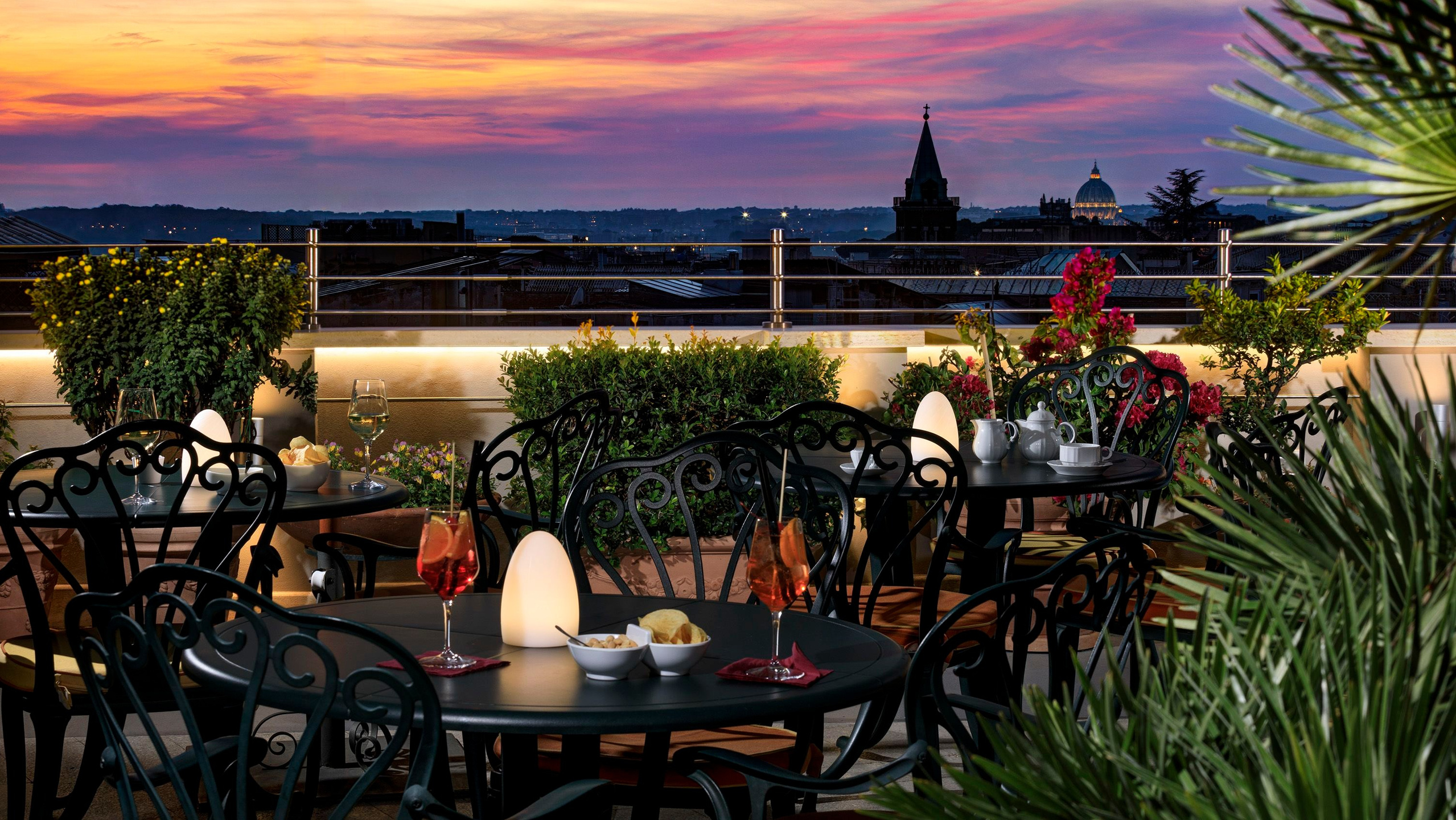 Rome’s Most Enchanting Rooftop Spots. Elizaveta Razumova: Cinematic Photography for Love, Weddings, Portraits & Brands