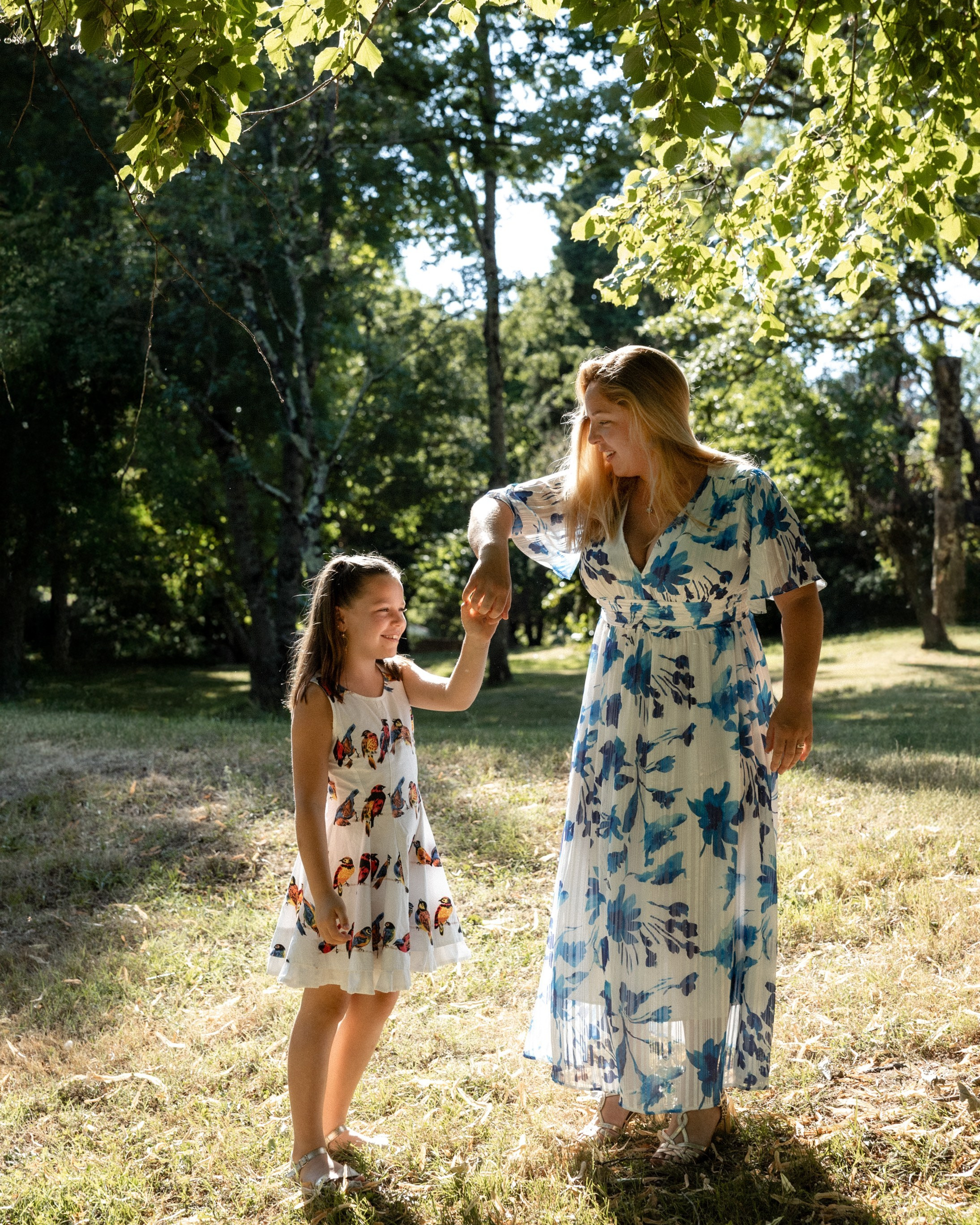 Family photoshoot in Parc du Cabirol, Colomiers. Eugénie Smirnova — photographe à Toulouse et dans le sud-ouest de la France