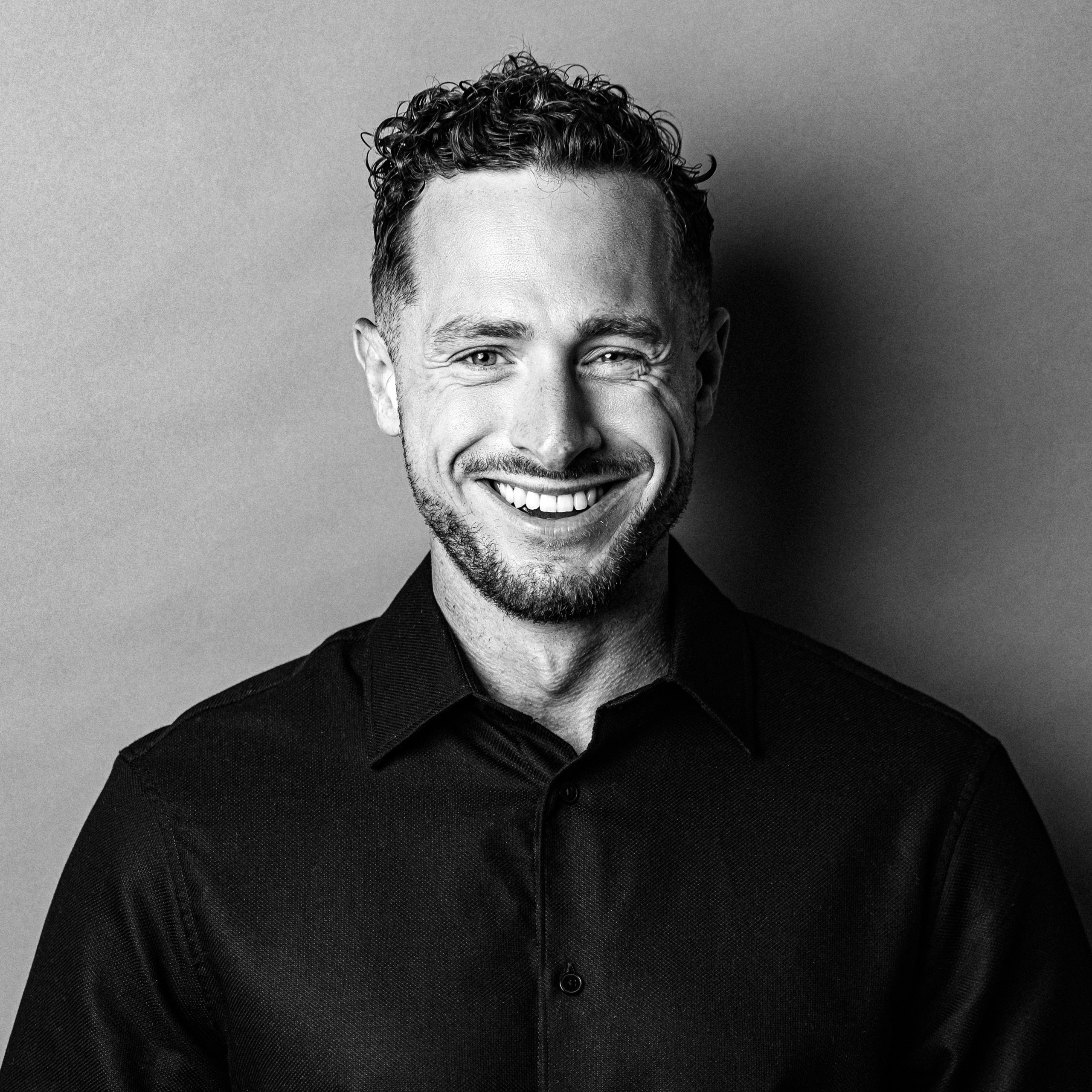 Profesionálny portrétny fotograf v Bratislave — Pasha Borsai