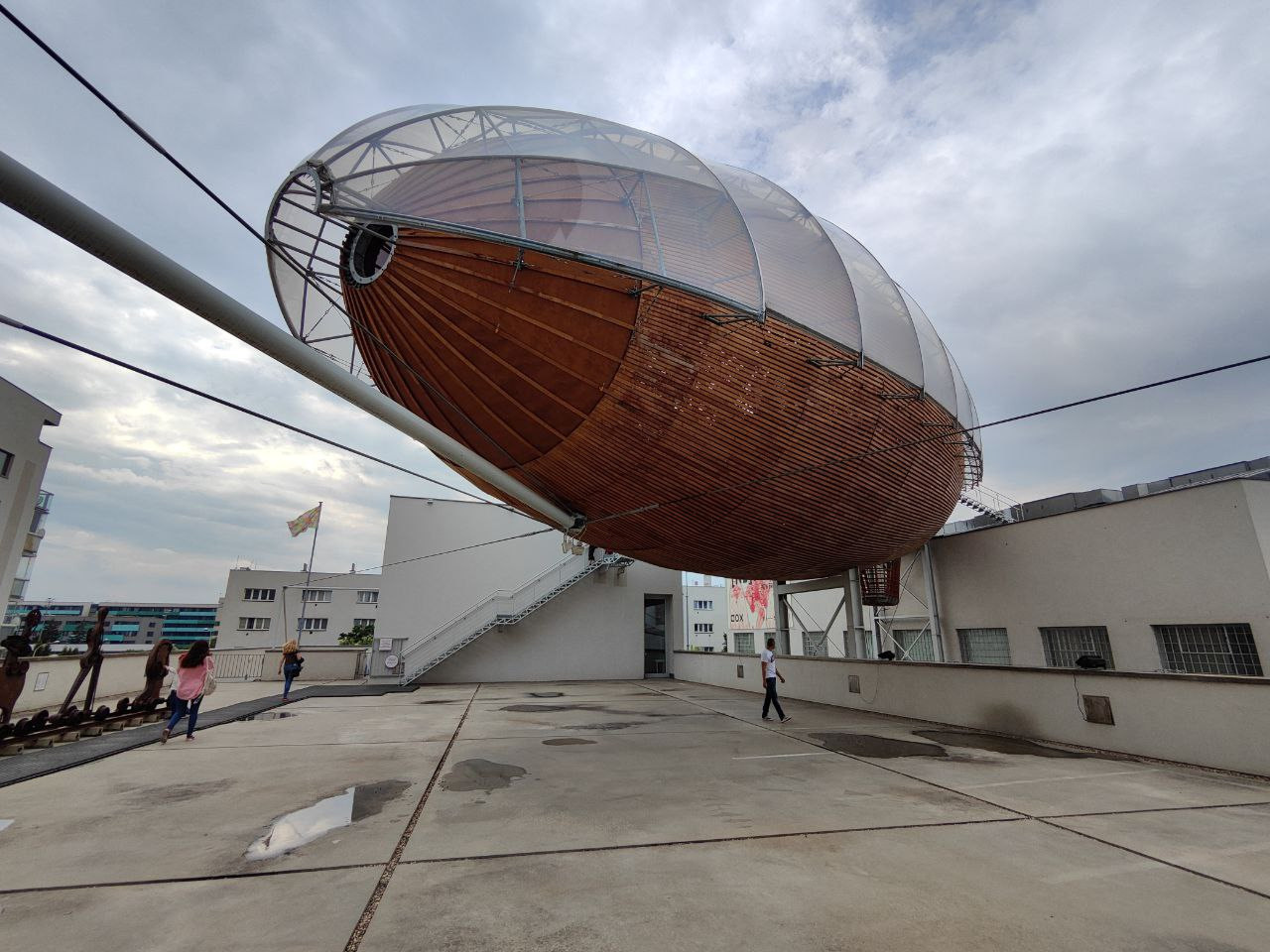 Stara pocztówka: sterowiec „Graf Zeppelin” i historia lotnictwa. Fotografka, kolekcjonerka starych pocztówek i twórczyni opowieści na styku przeszłości i życia osobistego. Irina Dainakova