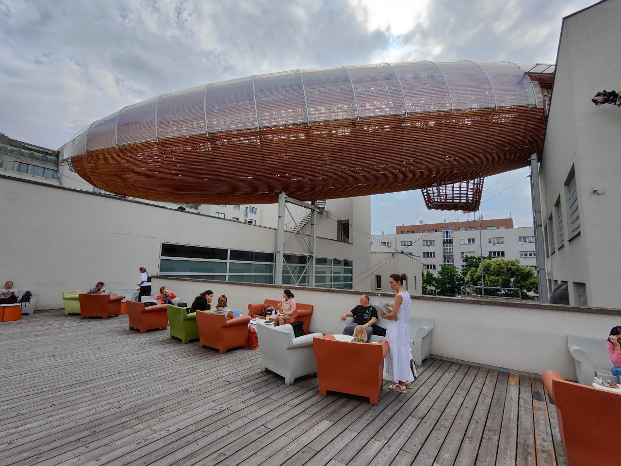 Stara pocztówka: sterowiec „Graf Zeppelin” i historia lotnictwa. Fotografka, kolekcjonerka starych pocztówek i twórczyni opowieści na styku przeszłości i życia osobistego. Irina Dainakova