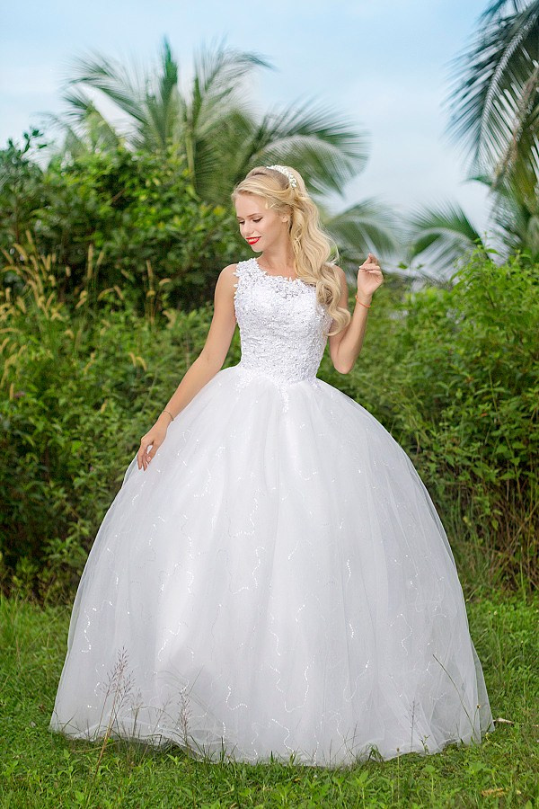 Dress for rent. Wedding on Koh Samui, Thailand