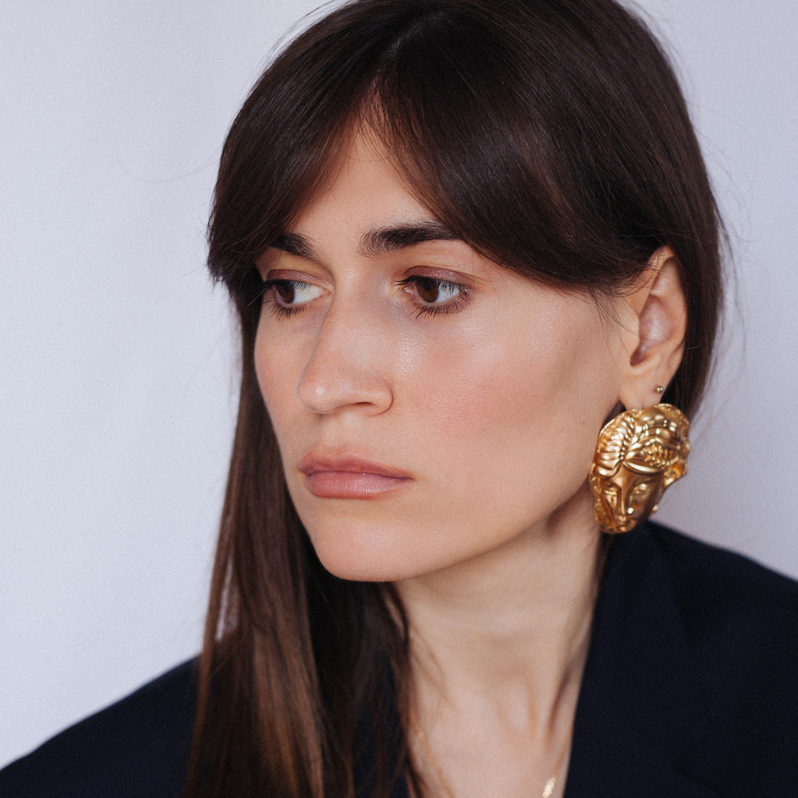 Contact. Xenia Shvili Photo