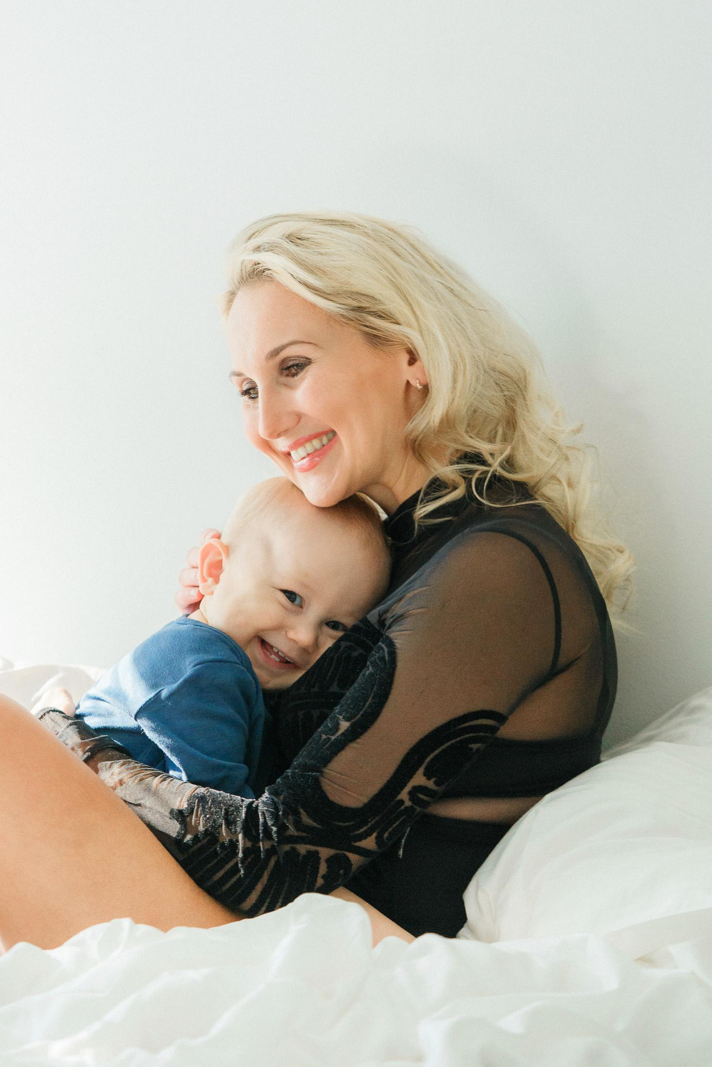 äiti- lapsikuvaus Helsingissä asiakkaan kotona