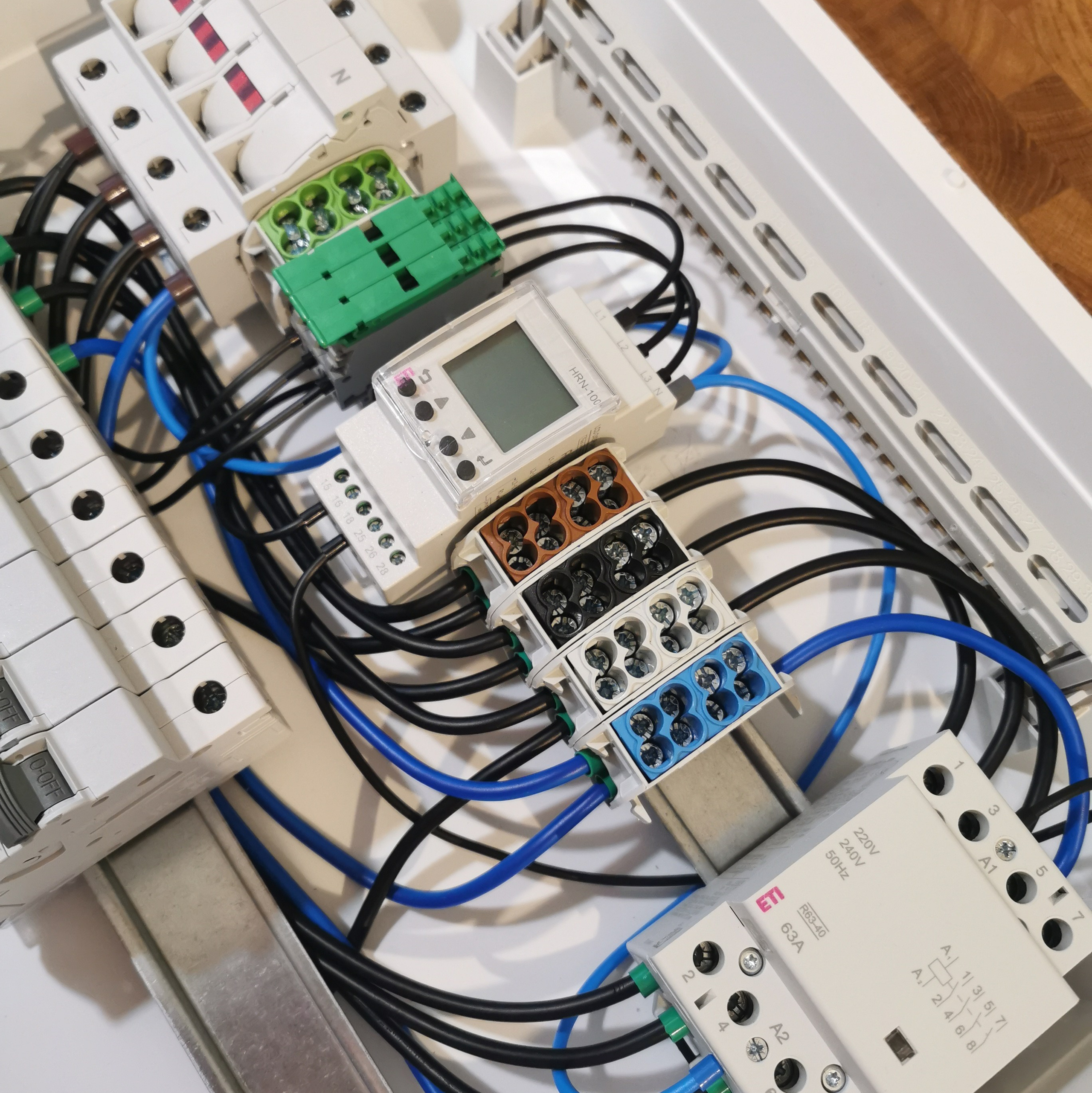 ERF Systems — soluții moderne în instalații electrice, rețele și sisteme fotovoltaice. Energie sigură, eficientă și inovatoare