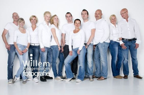 Extended family photoshoot in Toulouse. Eugénie Smirnova — your photographer in Toulouse and southwest France
