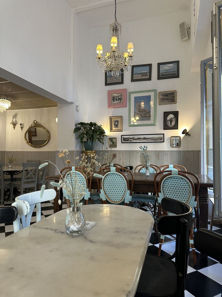 Best Coffee Shops and Breakfasts in Barcelona: My Favorite Spots by Neighborhood. DiaFoto — Wow Photographer in Barcelona | Premium Barcelona Photoshoot Experience