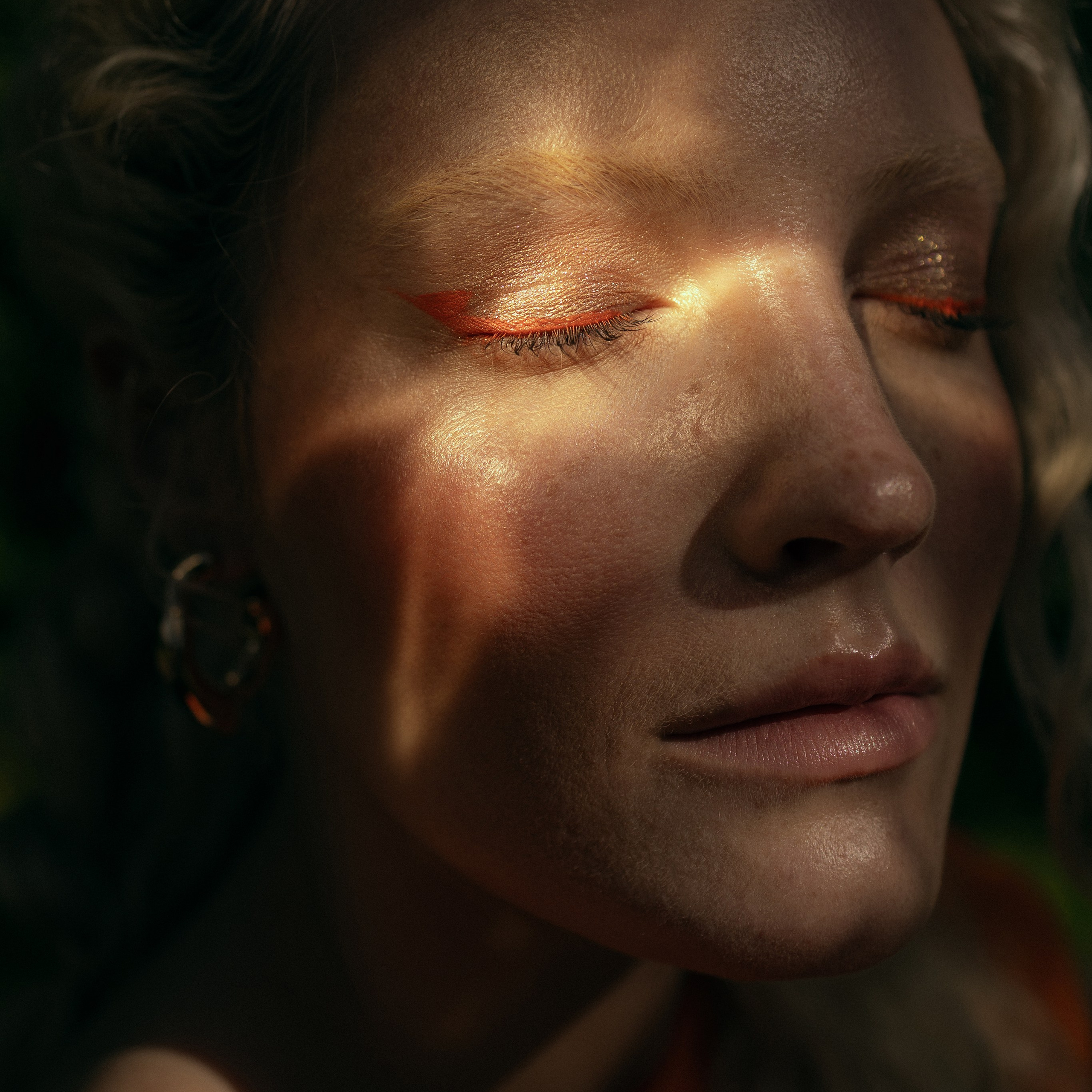 Zara look, woman laying on the grass