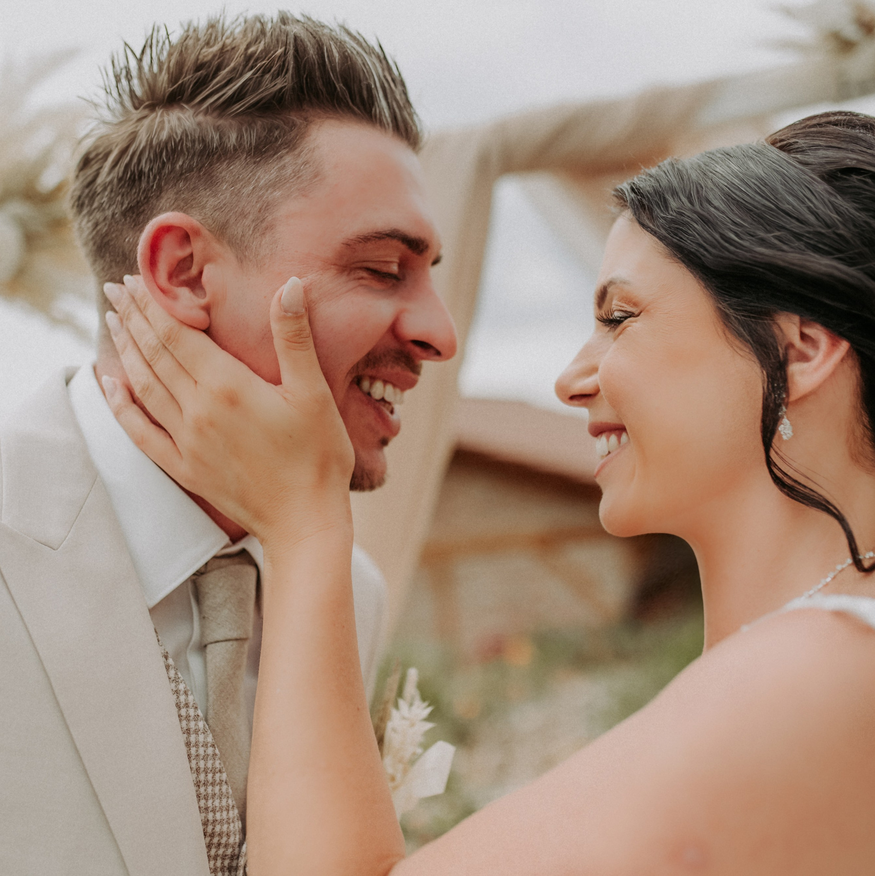 Romantisches Paarfoto – intime Momente eines verliebten Paares