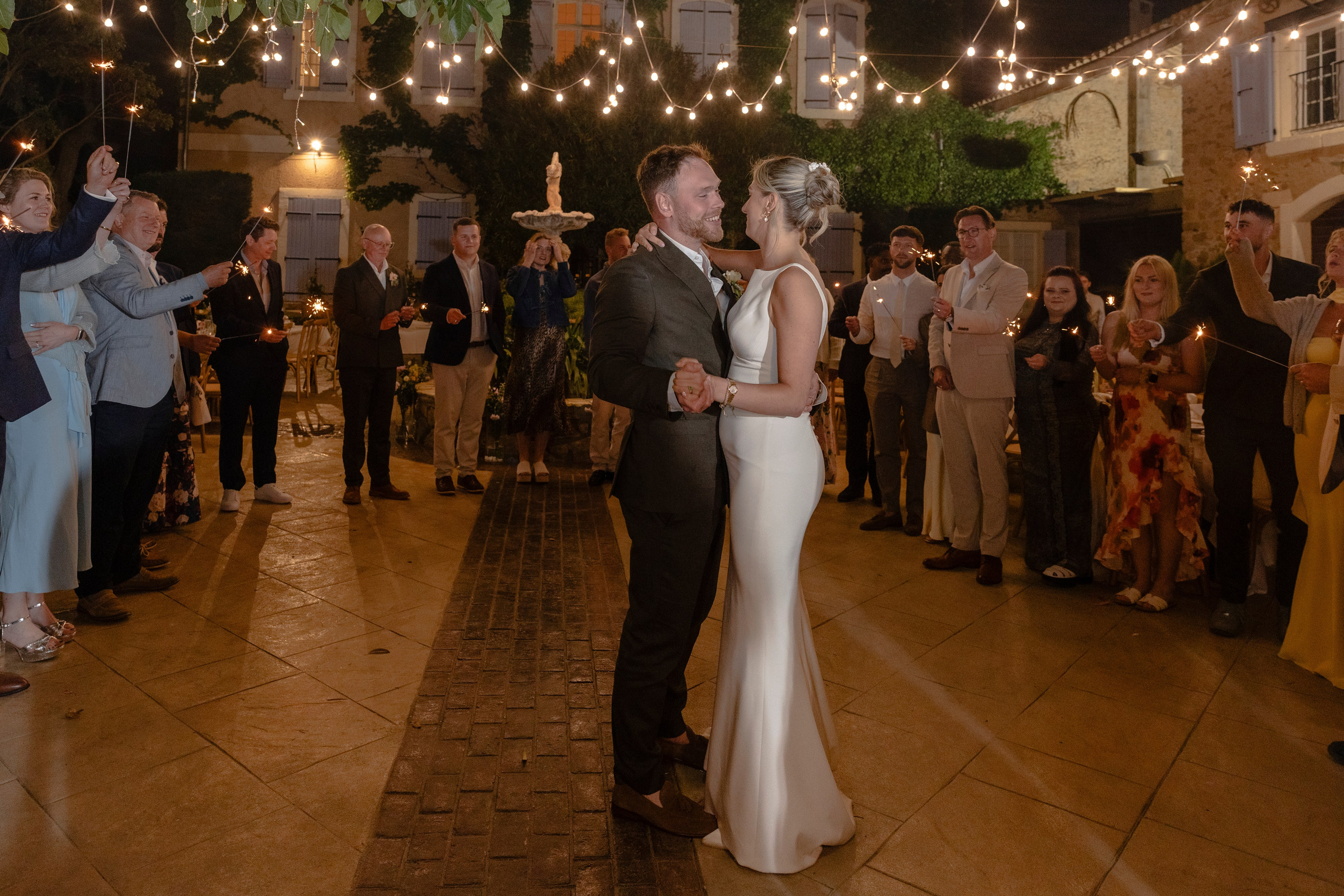 Mariage au Château Du Puits Es Pratx — une journée d’été colorée dans le sud de la France. Eugénie Smirnova — photographe à Toulouse et dans le sud-ouest de la France