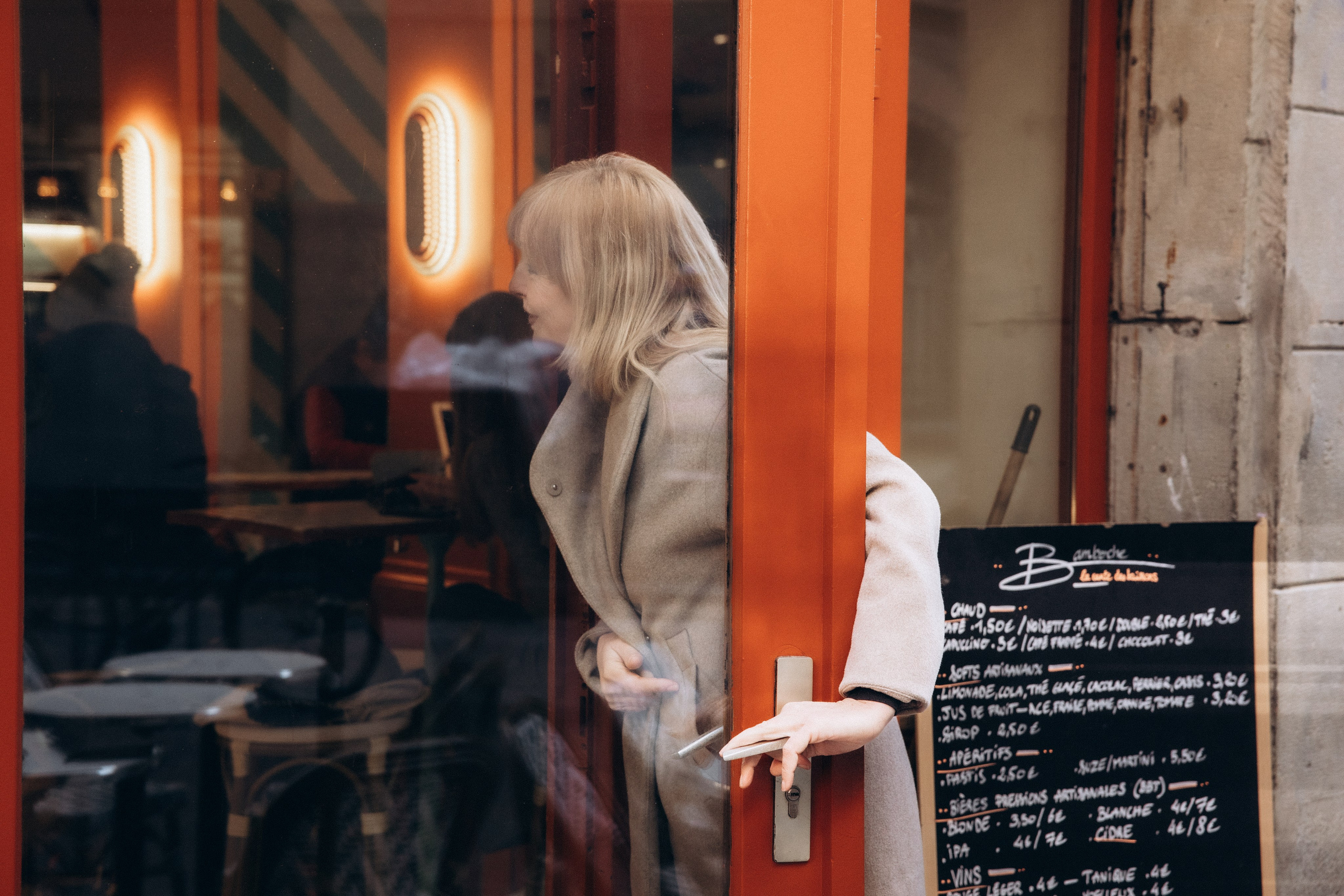 Paris Vibe on the Streets of Toulouse photoshoot. Eugénie Smirnova — your photographer in Toulouse and southwest France