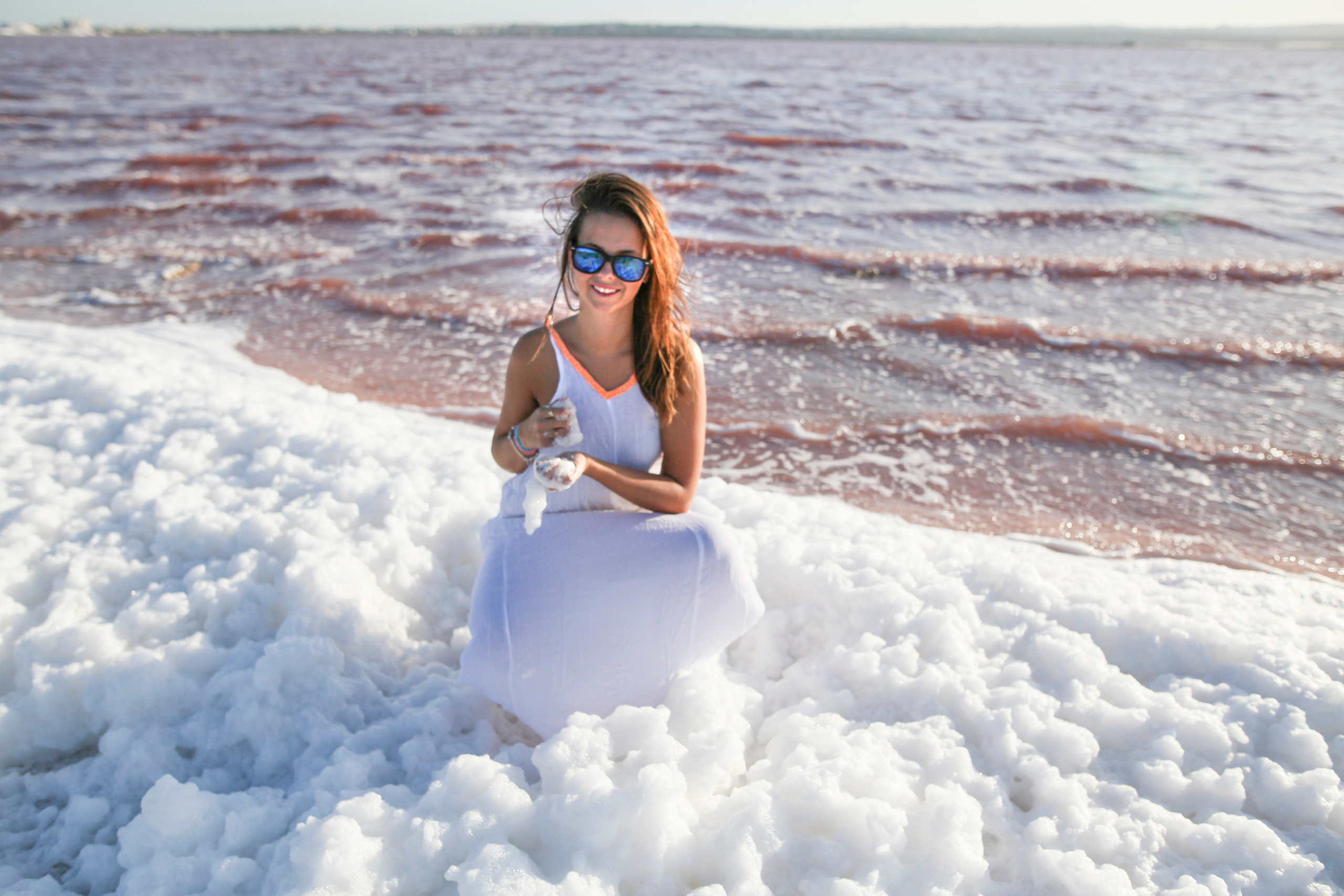 Wedding photoshoot for 2500 kroner (up to 3 hours). Includes consultation (Haugesund or online), location selection, route planning, author’s photo processing and color retouching of up to 500 photos, closed access to photos on a cloud drive, and a flash drive with all processed photos in gift packaging. Extra hour available for 900 kroner.