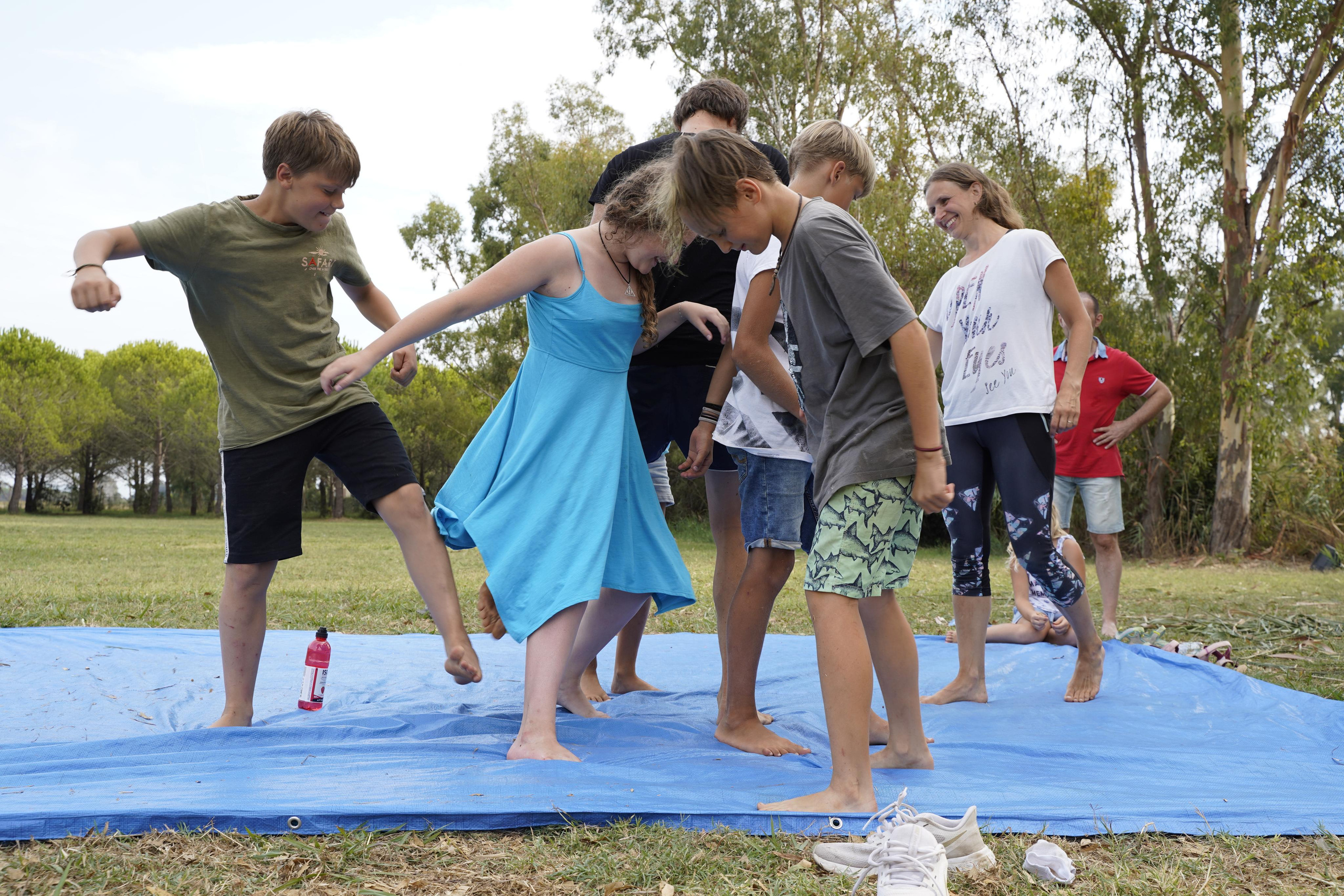 ИГРОВАЯ КОНТАКТНАЯ ИМПРОВИЗАЦИЯ. Семейные лагеря в Европе с Ниной Янечковой и Ириной Зиновьевой