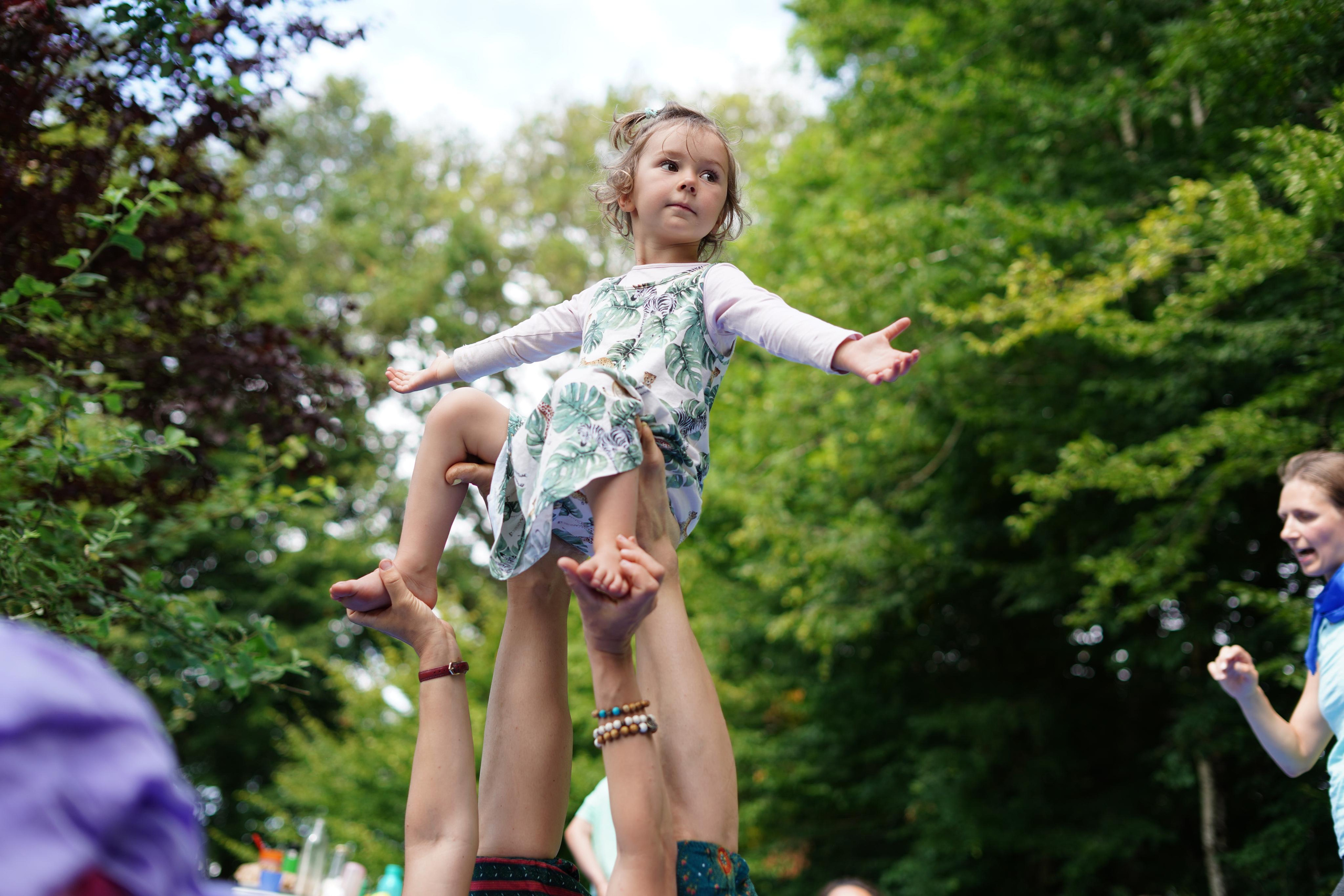 ИГРОВАЯ КОНТАКТНАЯ ИМПРОВИЗАЦИЯ. Семейные лагеря в Европе с Ниной Янечковой и Ириной Зиновьевой