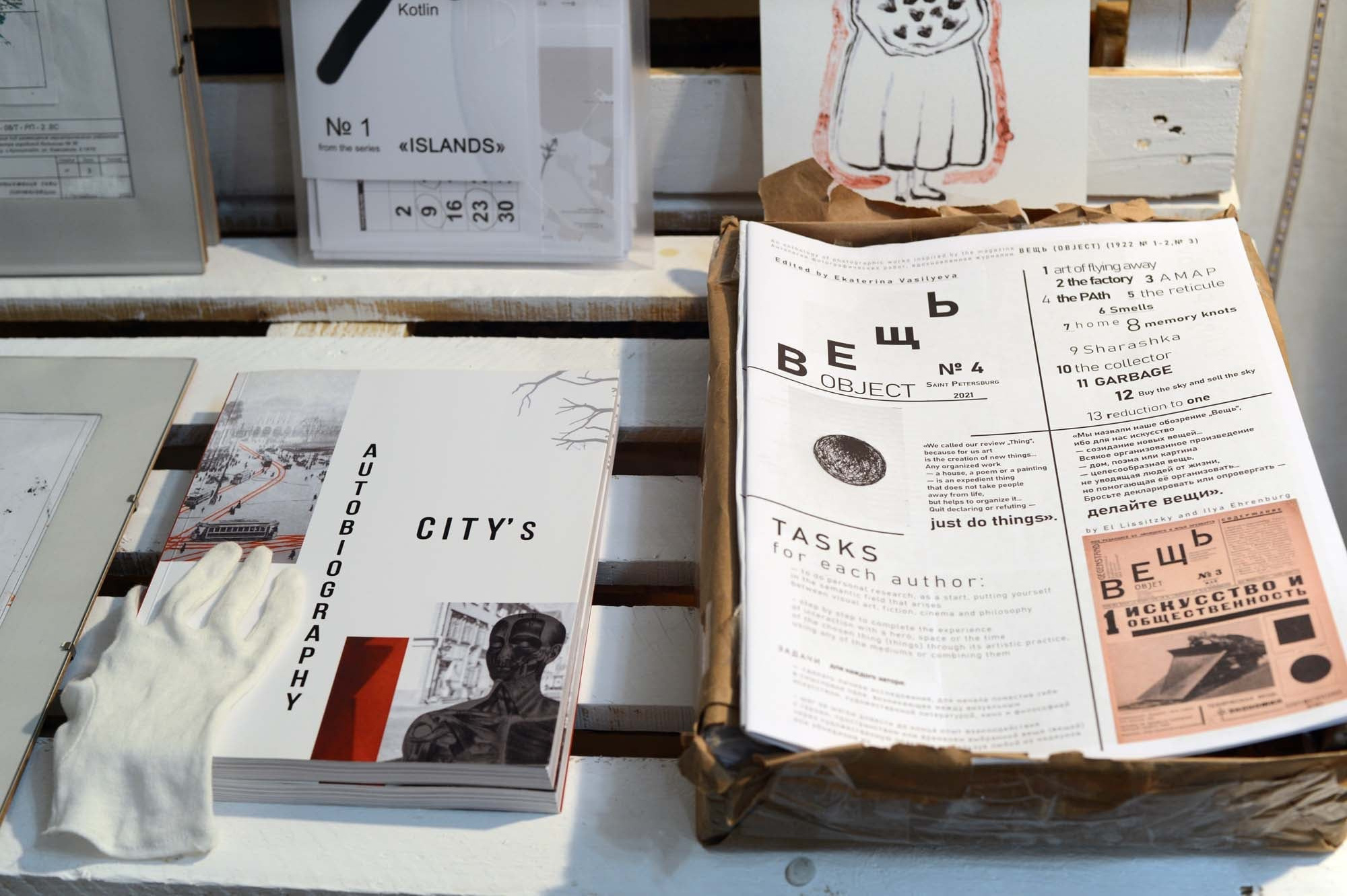 Books. Междисциплинарный художник, фотограф