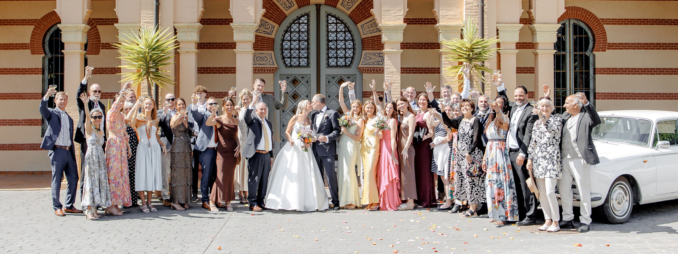 Group portrait of all the guests at a luxury Barcelona wedding venue