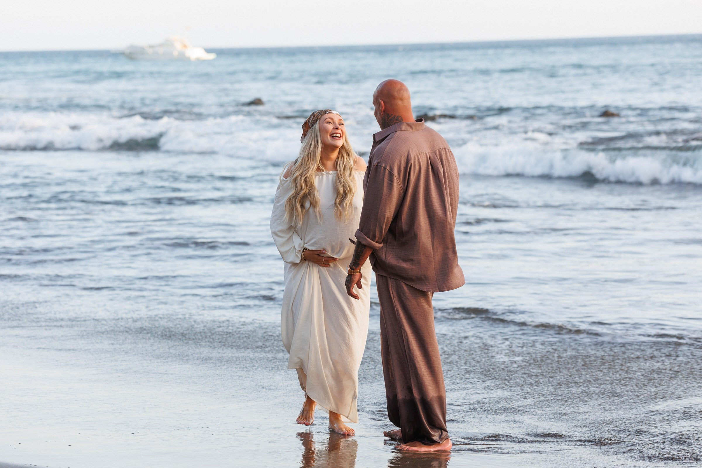 Photographe professionnel à Gran Canaria pour familles, couples, maternité et portraits d’affaires, séances sur les plages de Playa del Cura et Tauro, mise en valeur de la beauté naturelle et du lien humain