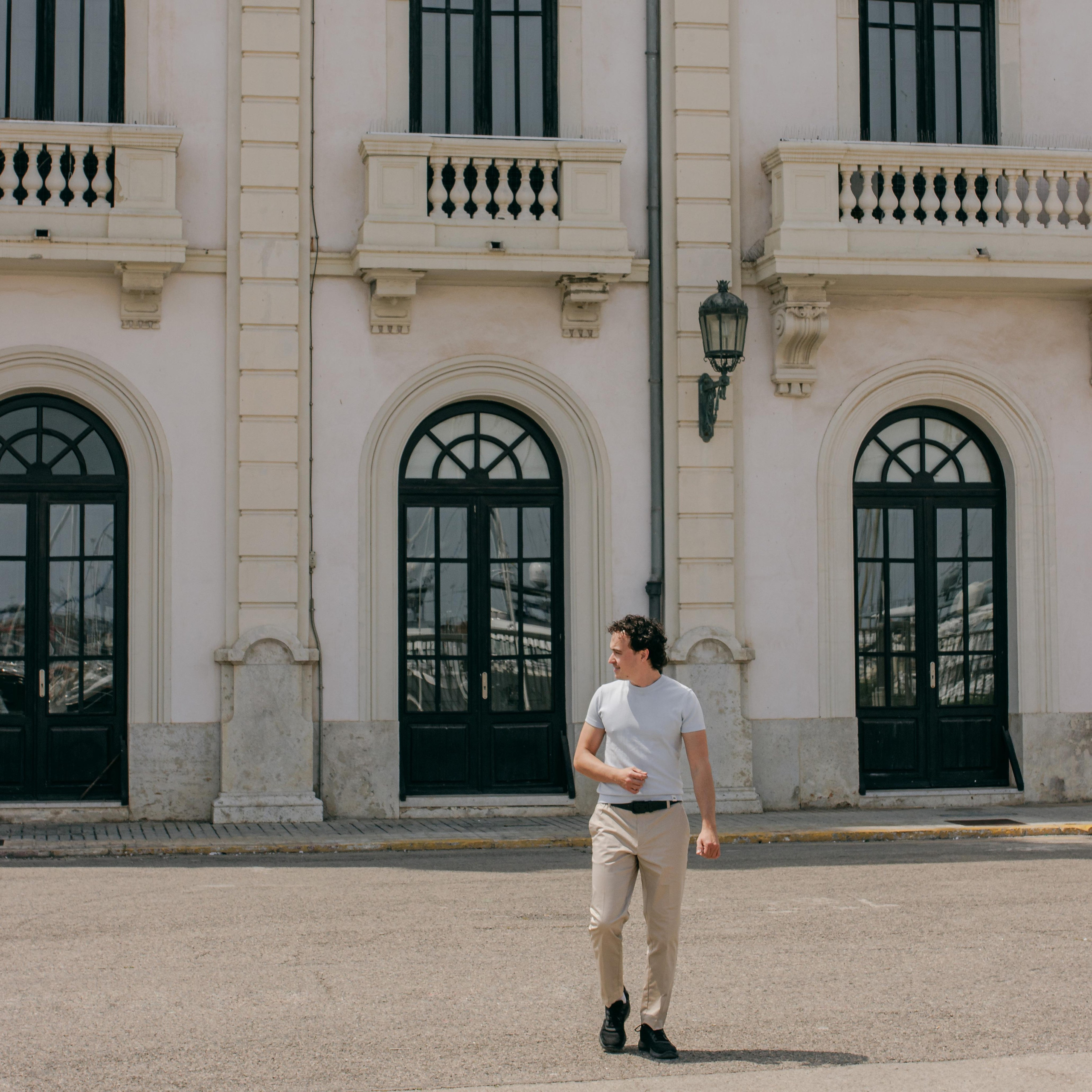 Contactos para contactar con un fotógrafo en Valencia | España | Europa. Fotógrafo de retrato, familia y reportajes en Valencia | España | Europa Vitalii Lumier