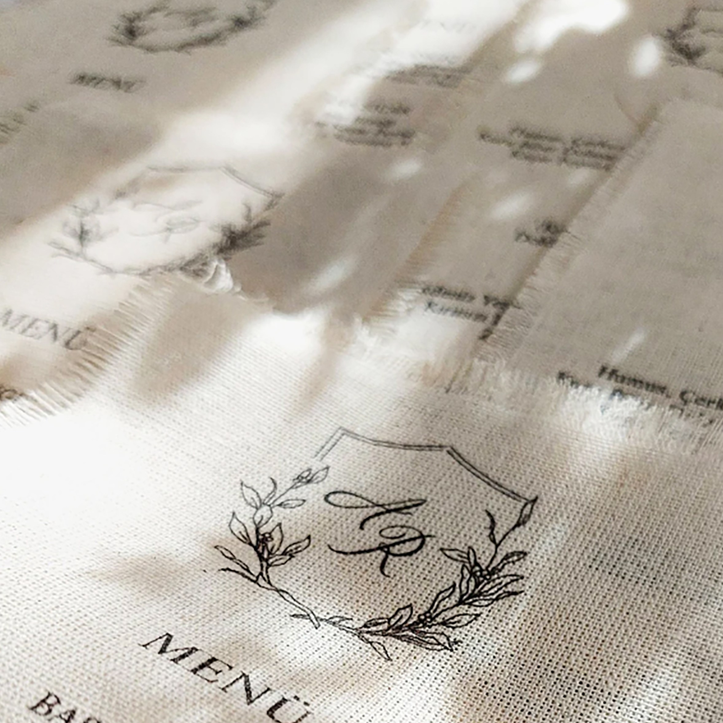 Cartello di benvenuto in lino editoriale, cartello di benvenuto per matrimonio in tessuto di lino, matrimonio d'arte, matrimonio sul Lago di Como, cartello in lino per matrimonio di lusso