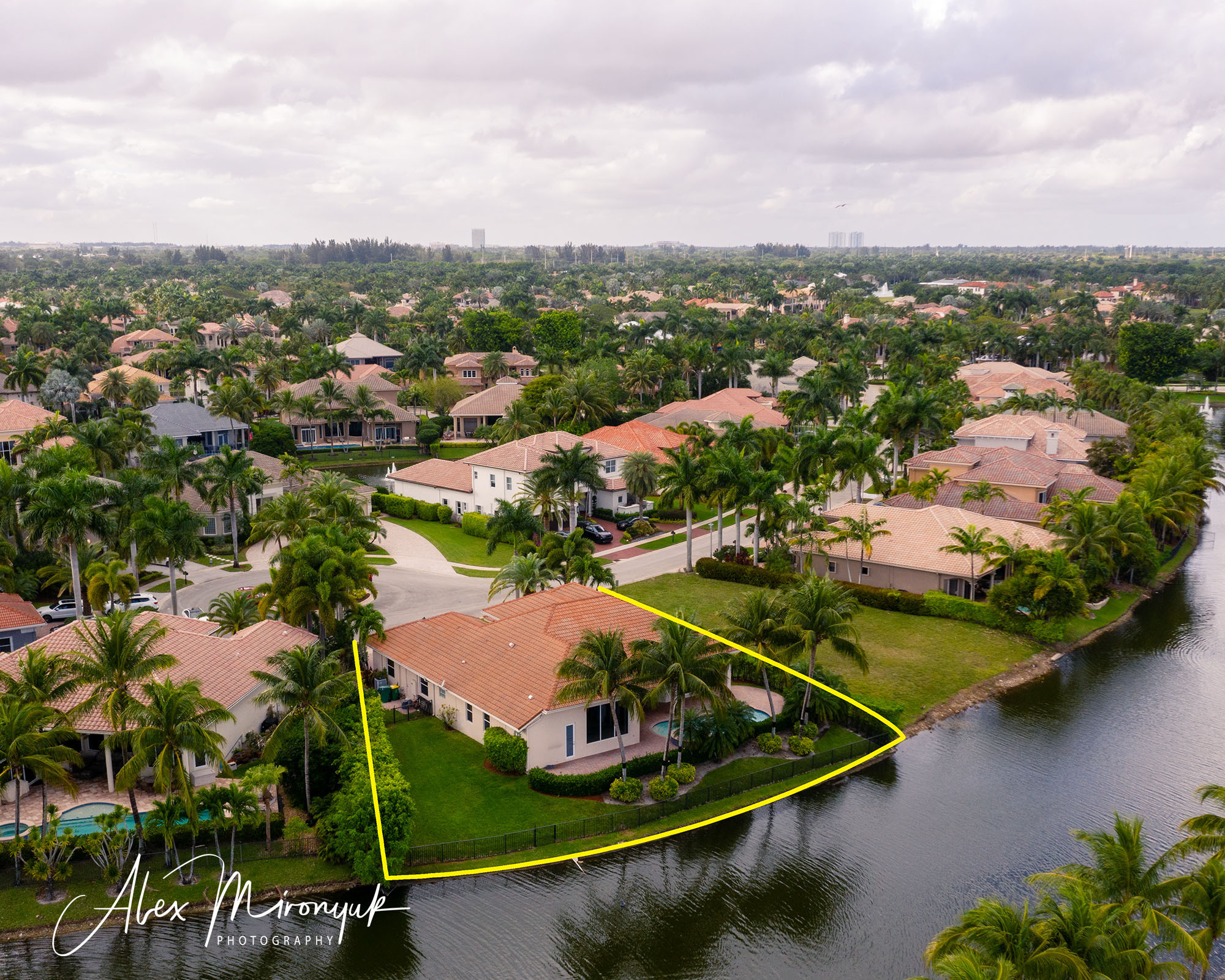 Real Estate Drone Photography. Pet, Senior, Landscape, portrait studio, photographer in Miami and Sou
