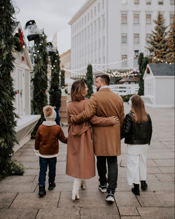 What to wear for your Christmas family photoshoot in Toulouse. Eugénie Smirnova — photographe à Toulouse et dans le sud-ouest de la France