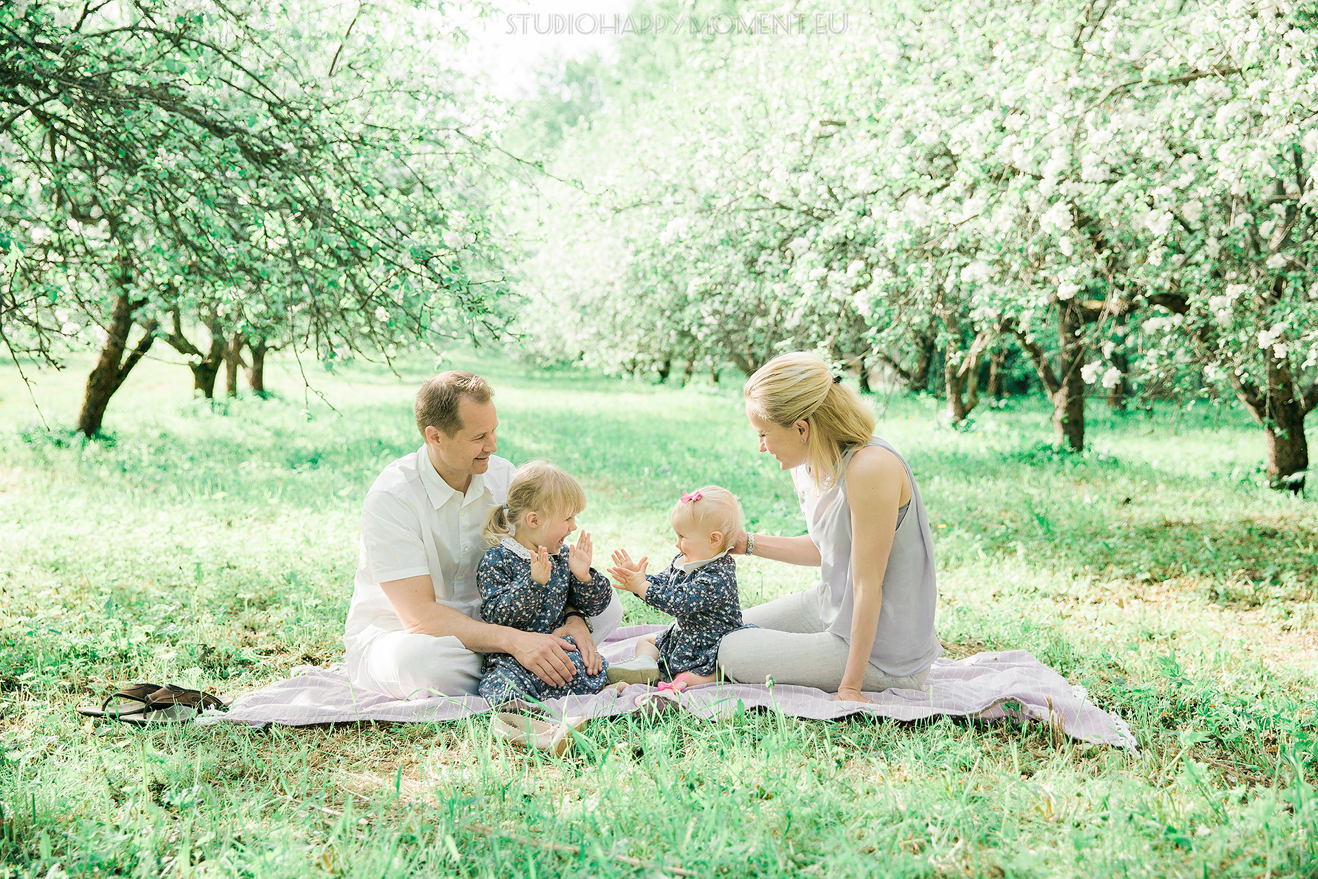 Perhekuvaus Helsingin omenatarhassa