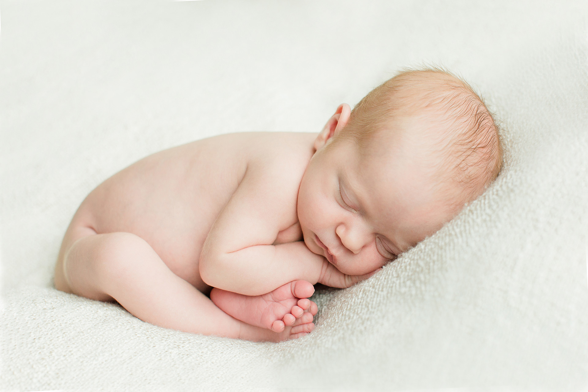 Newbornkuvaus asiakkaan kotona