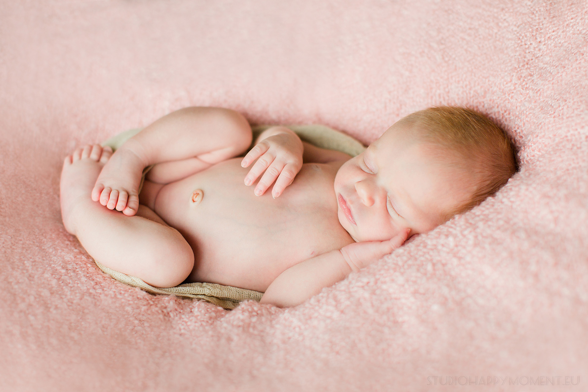 Newbornkuvaus asiakkaan kotona