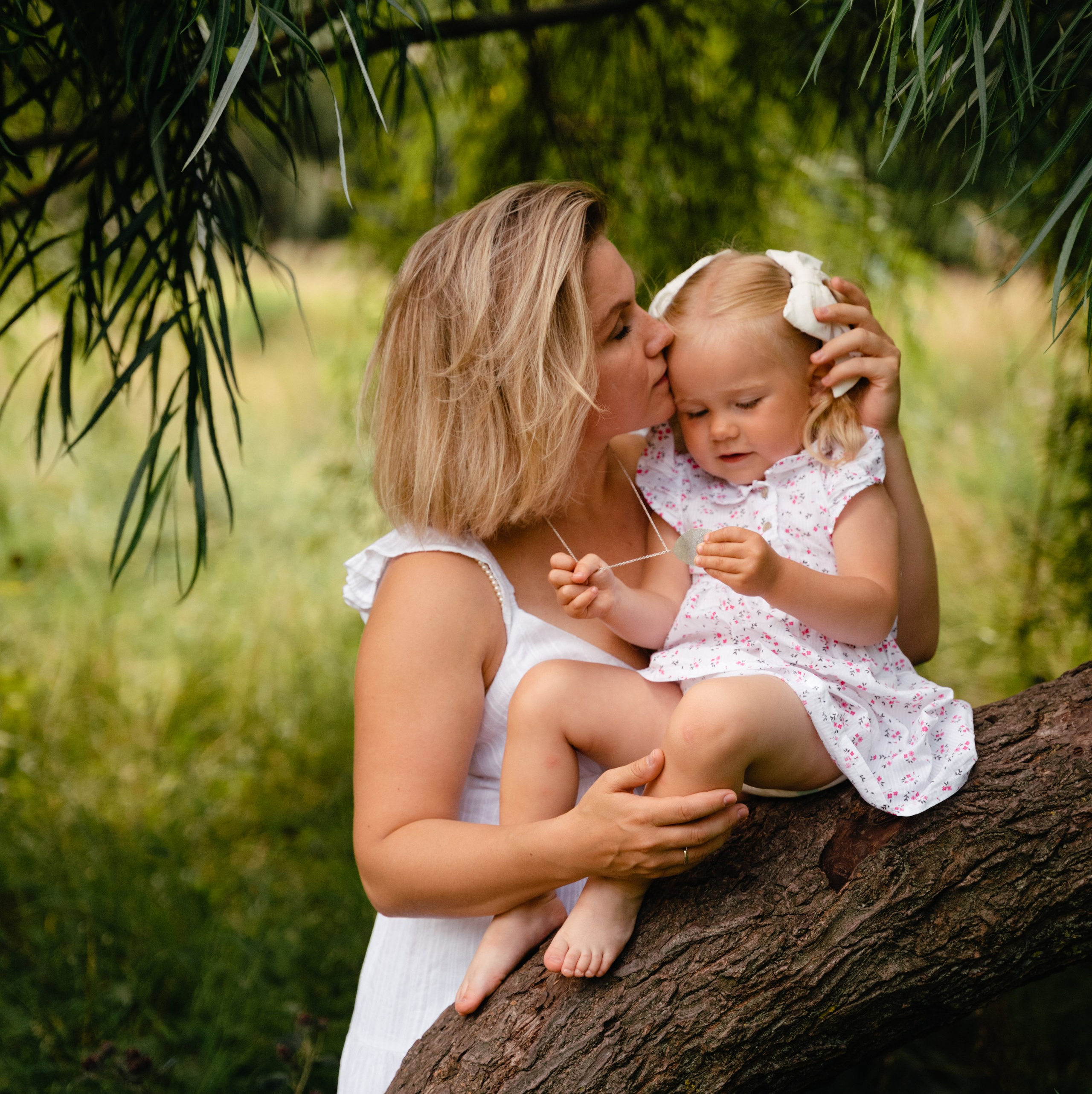 Elegant Outdoor family photo shoot for Mother and Daughter