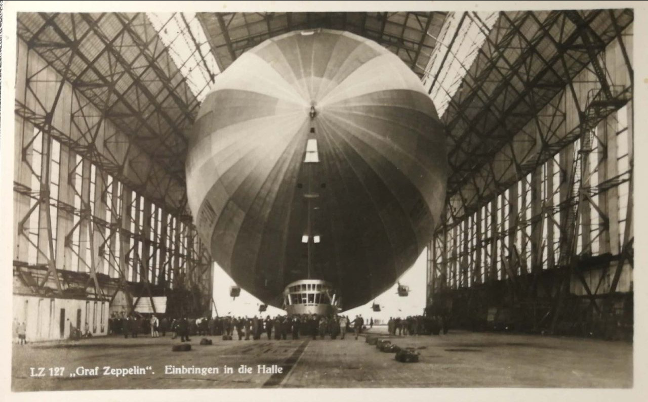 Stara pocztówka: sterowiec „Graf Zeppelin” i historia lotnictwa. Fotografka, kolekcjonerka starych pocztówek i twórczyni opowieści na styku przeszłości i życia osobistego. Irina Dainakova