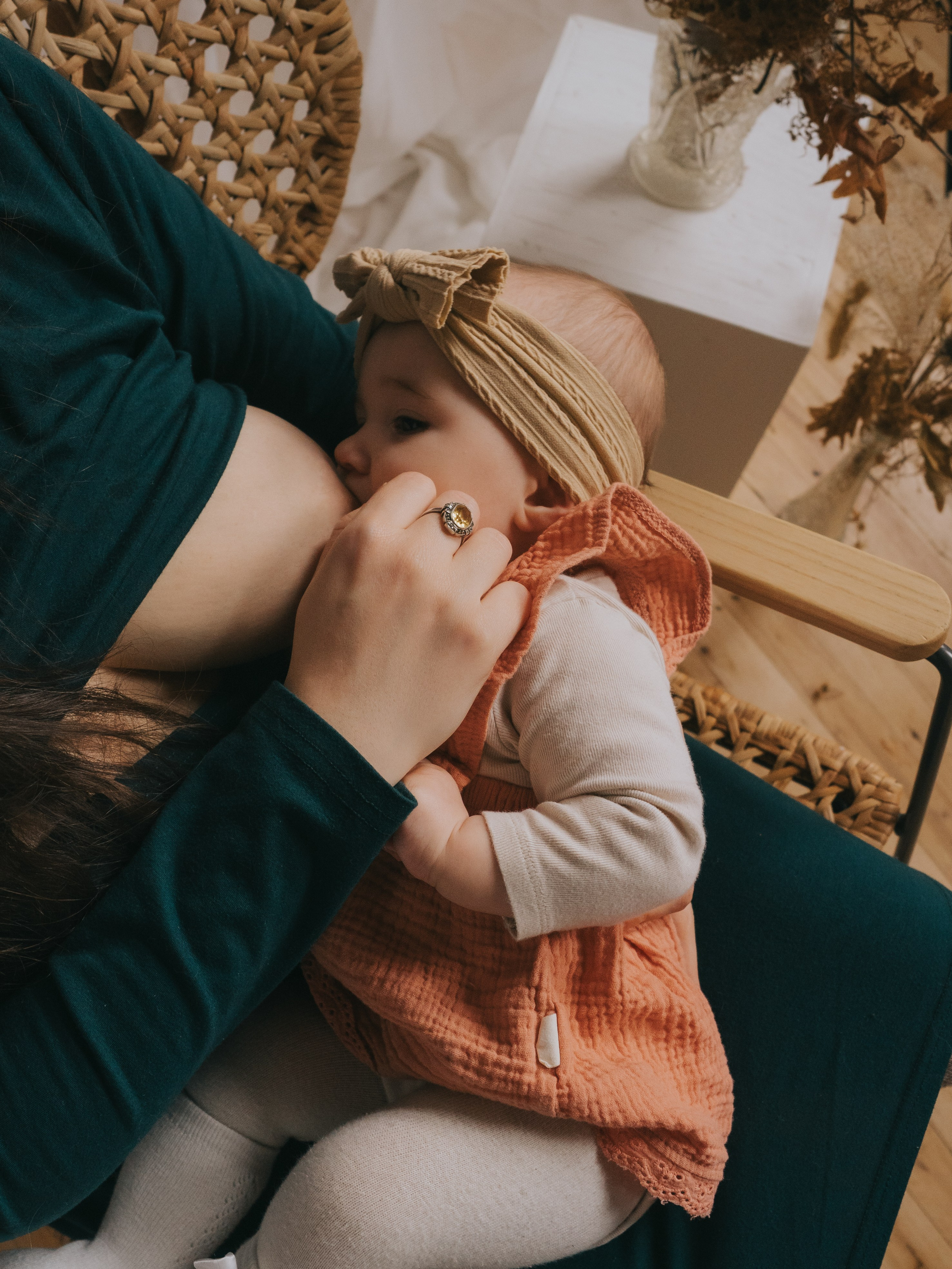 Photographie d’allaitement Montréal. Mimosa Studios — Maternity & Family Photographer in Montreal