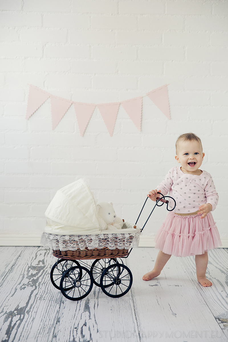 Yksivuotiskuvaus studiossa