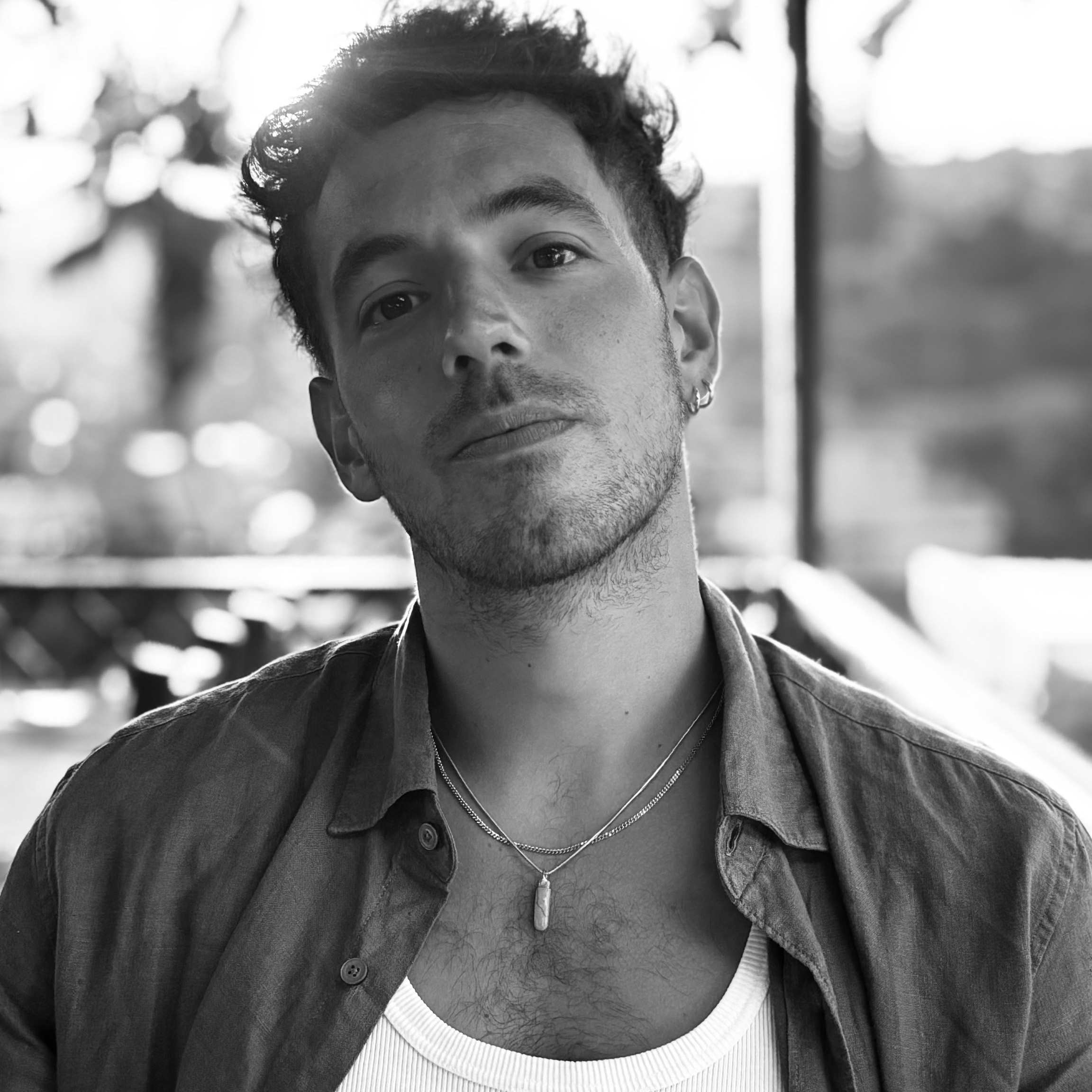 Contact. Photo reporter français basé à Paris