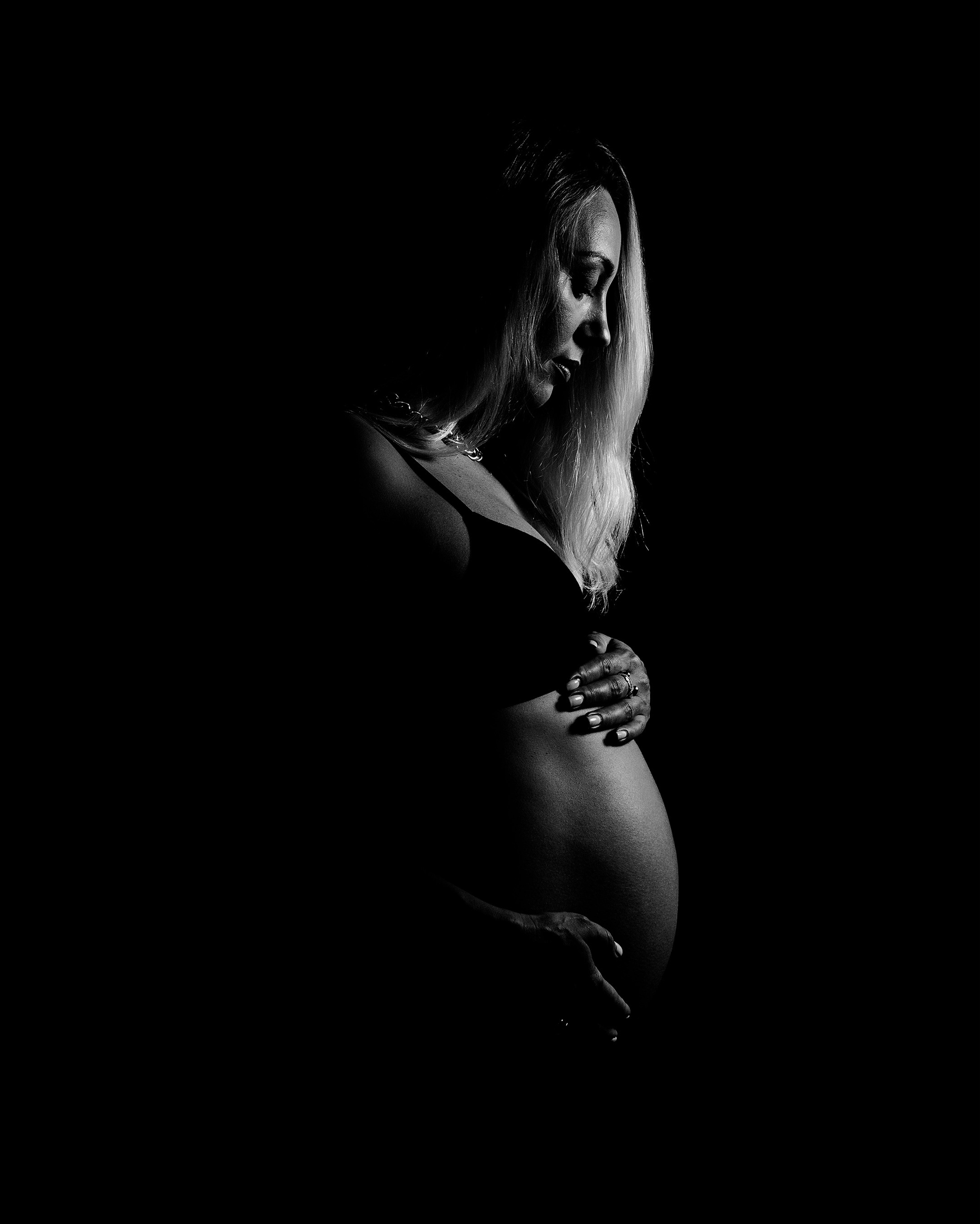 Photosessions for pregnant. Photographer Crete | Portrait Photographer | Evgenios Paopano