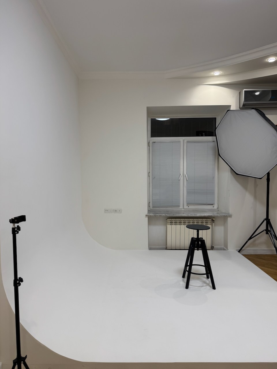 Monolab Self-Portrait Studio Գրանցվեք ֆոտոսեսիայի առանց լուսանկարչի