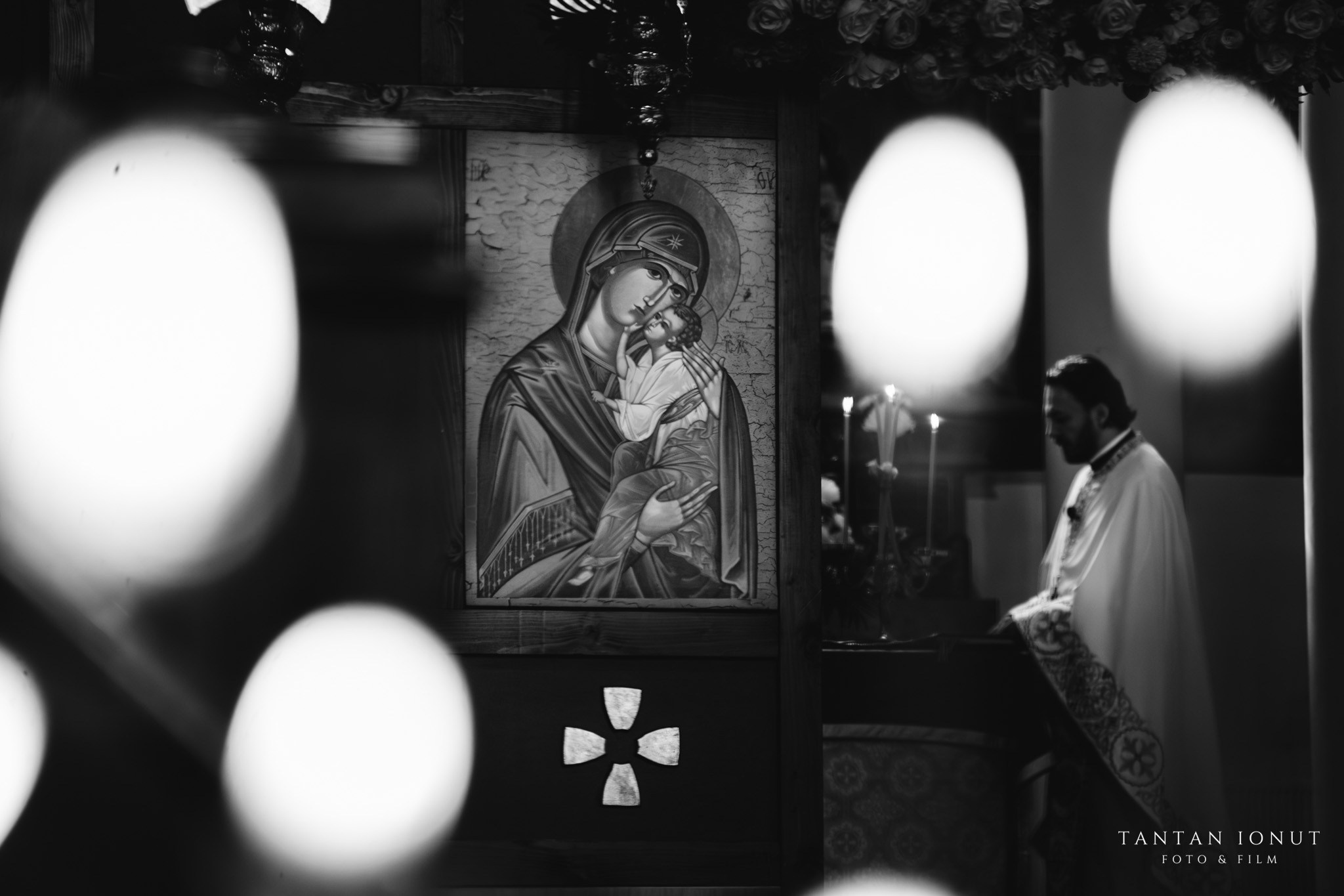 Sambata lui Lazar si Hramul la Biserica Romaneasca din Southampton — Slujba arhiereasca oficiata de PS Parinte Atanasie. TANTAN IONUT FOTO & FILM