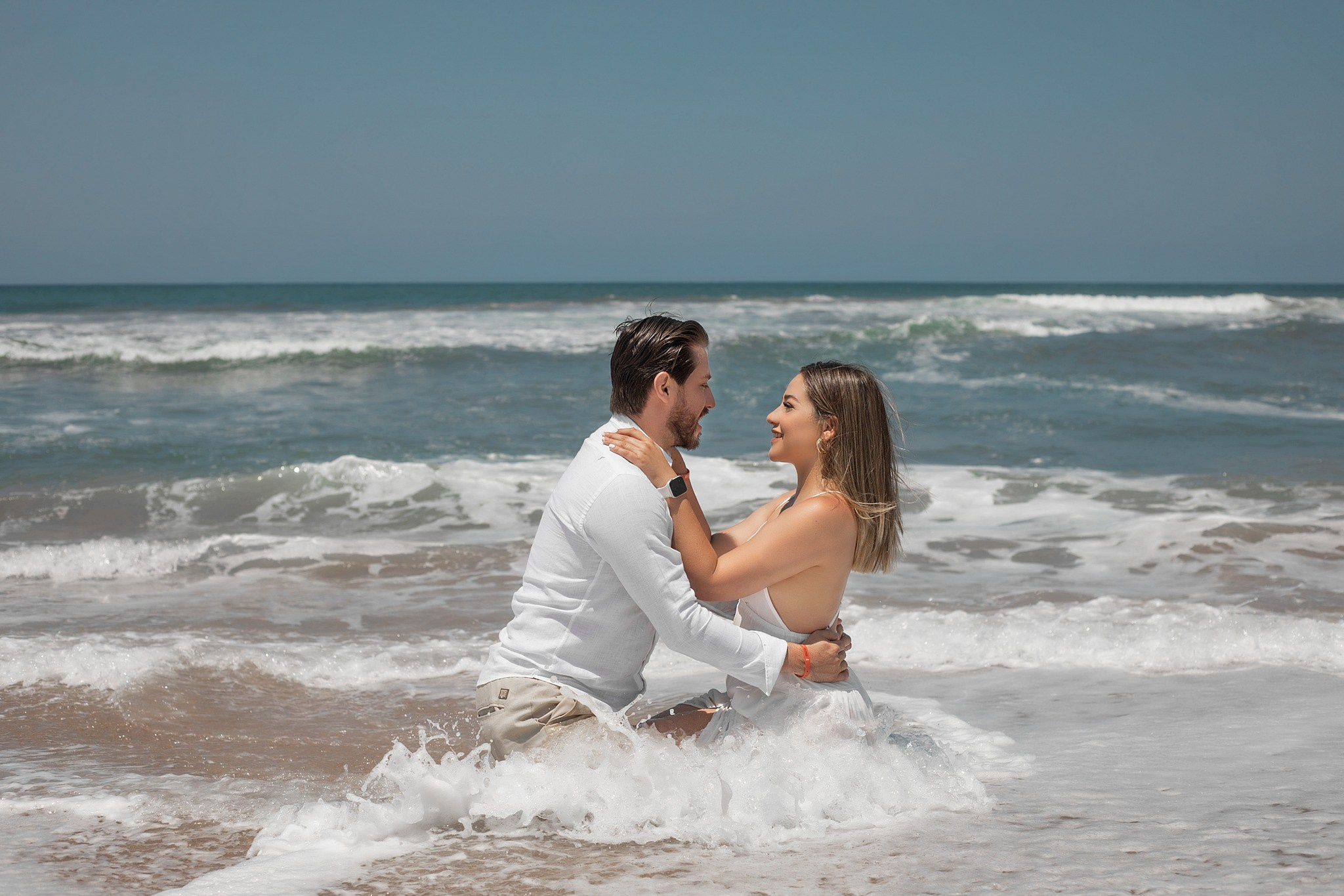Professional vacation photographer in Mazatlán capturing candid moments for US and Canadian travelers - Relaxed, fun session