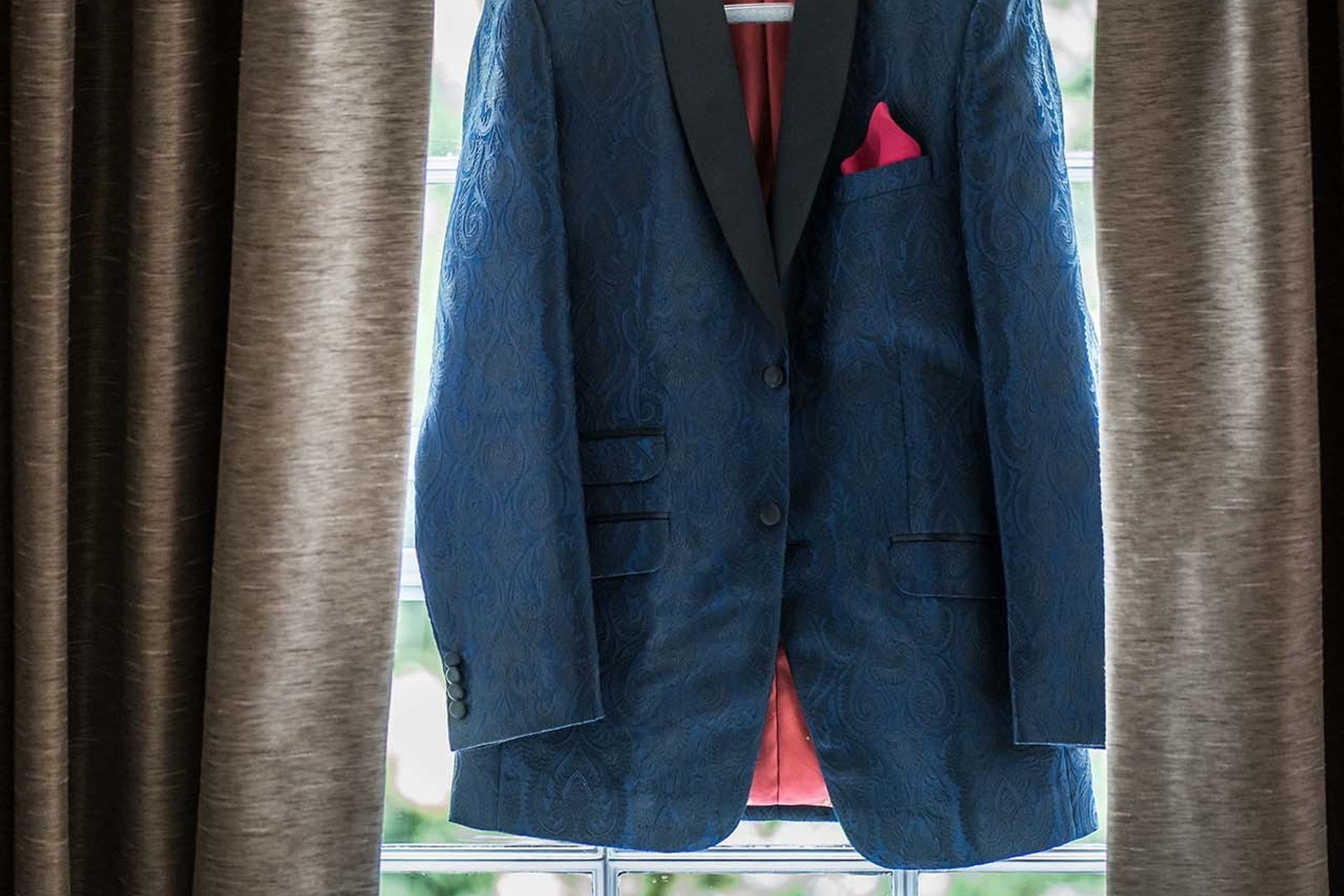 Wedding photographer Royal Berkshire, Ascot UK  groom suit Nikon D850