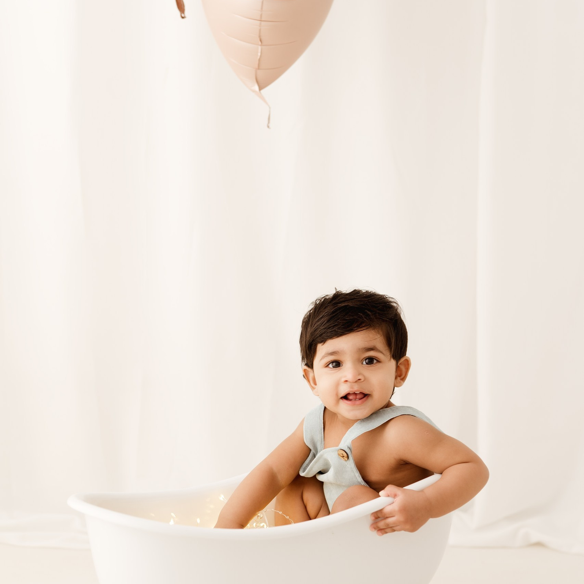 Sesja roczkowa i dziecięca w Łodzi. Fotograf Łódź - sesja ciążowa, noworodkowa, dziecięca. Studio w Łodzi