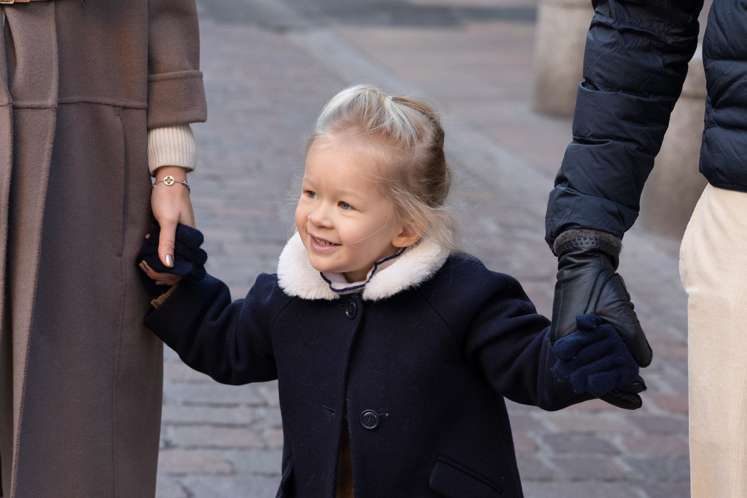 Family photo walk with Eugenie Smirnova - family photographer in Toulouse
