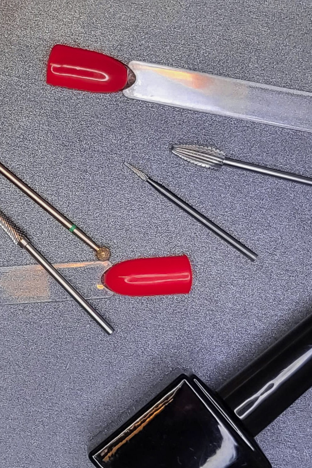 Professionelle Nagelmodellierungs-Schulungen in Stuttgart Gel-Lack-System & Maniküre-Kurse | Beauty Academy Stuttgart Kombi-Maniküre & Pedik. Beauty Studio Perfekto