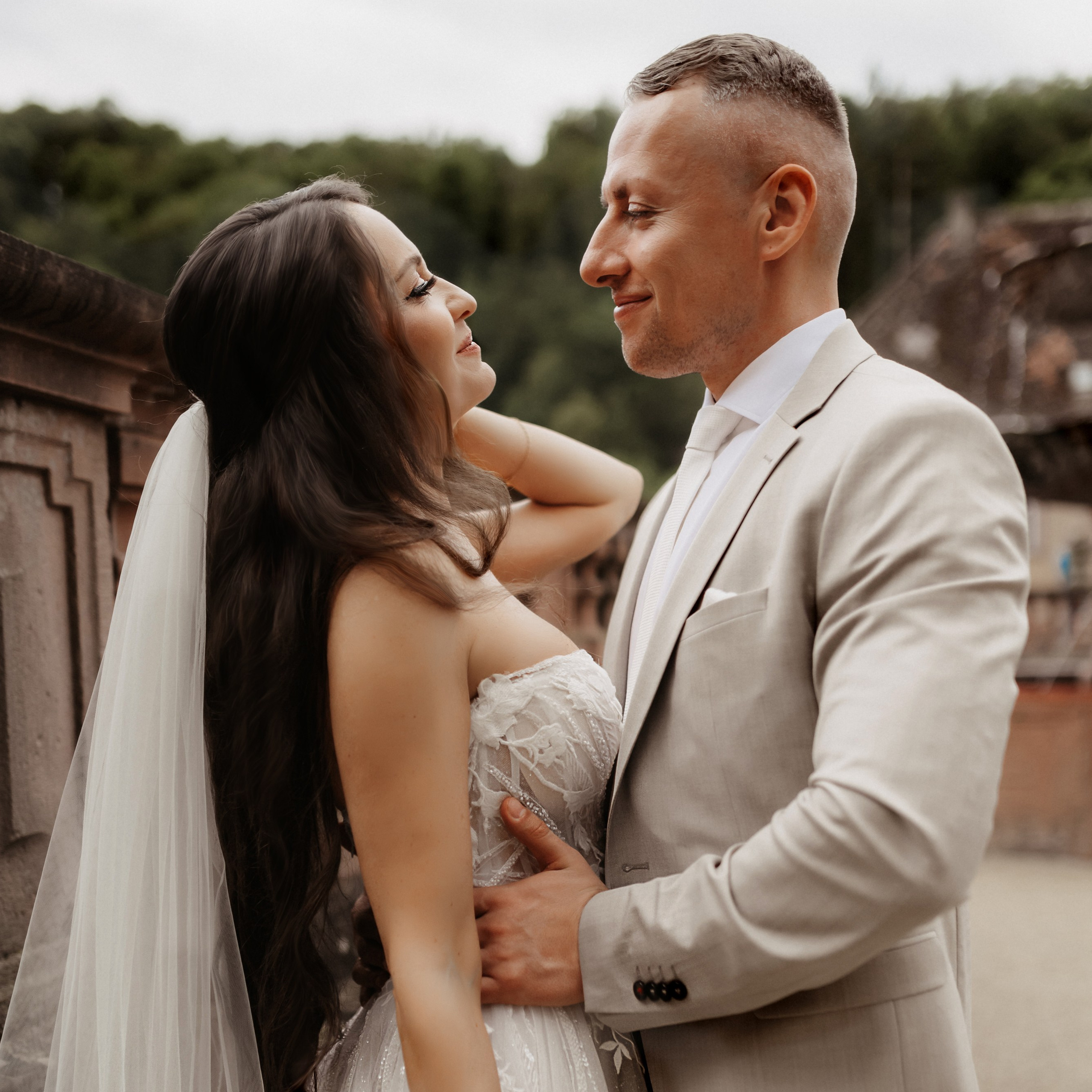 Ilona & Eugen teilen einen besonderen Augenblick – Fotografiert von Anna Saribekyan