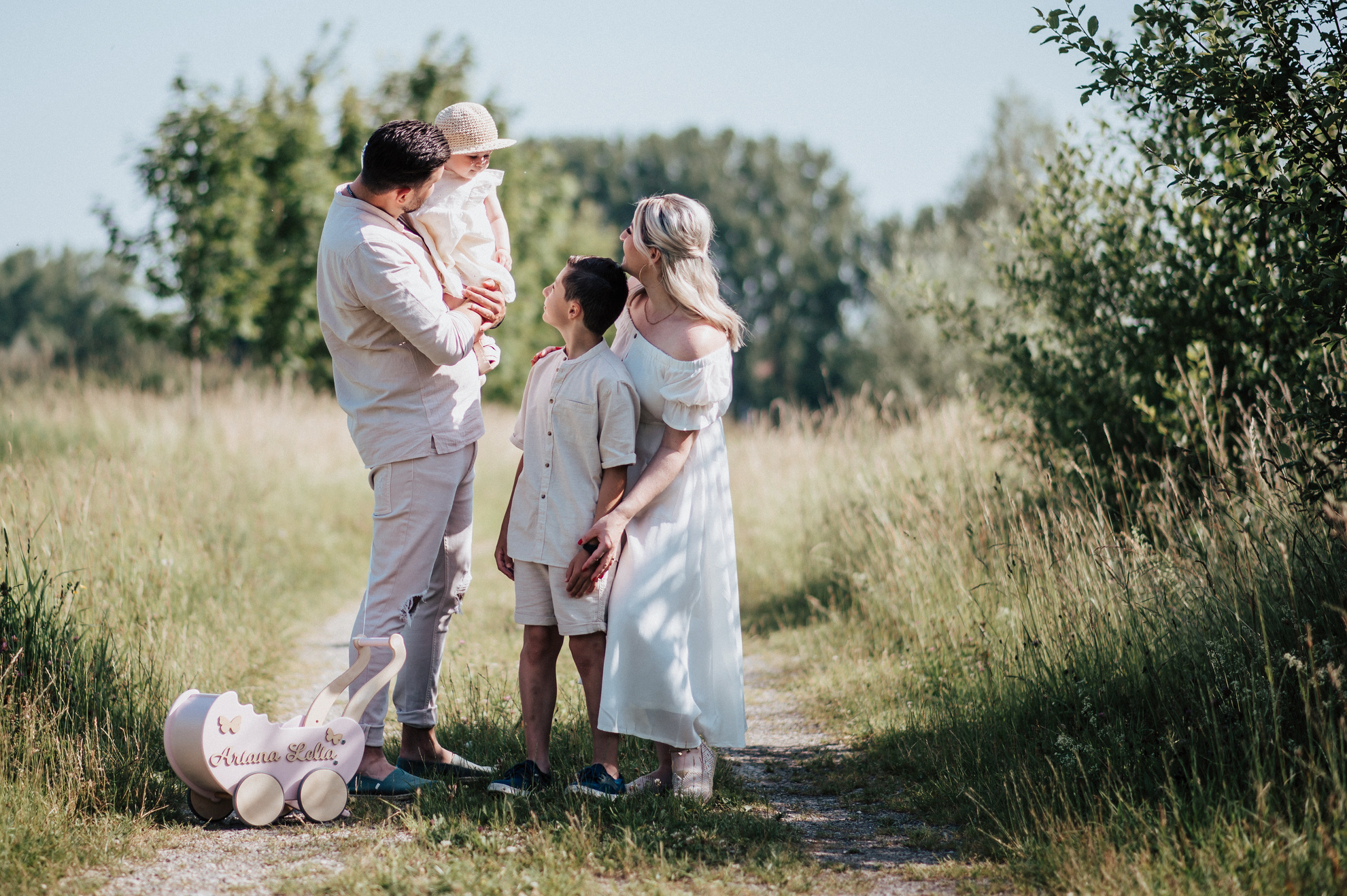 Hochzeitsreportage. Ich bin Max, Designer, Art & Hochzeitsfotograf aus Germaringen