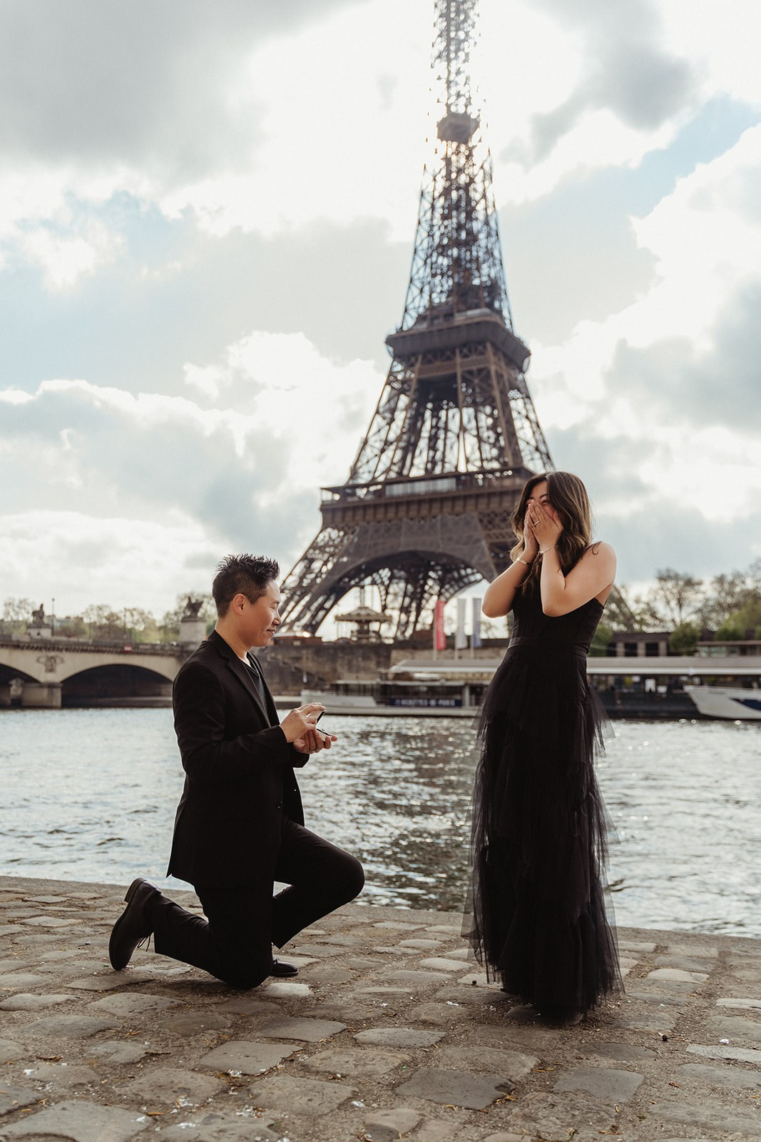 Proposal photo-shoot. Photographer in Paris Yulia Shkadina | Couples, engagement, pre-wedding, individual photo-shoots in Paris at the best locations
