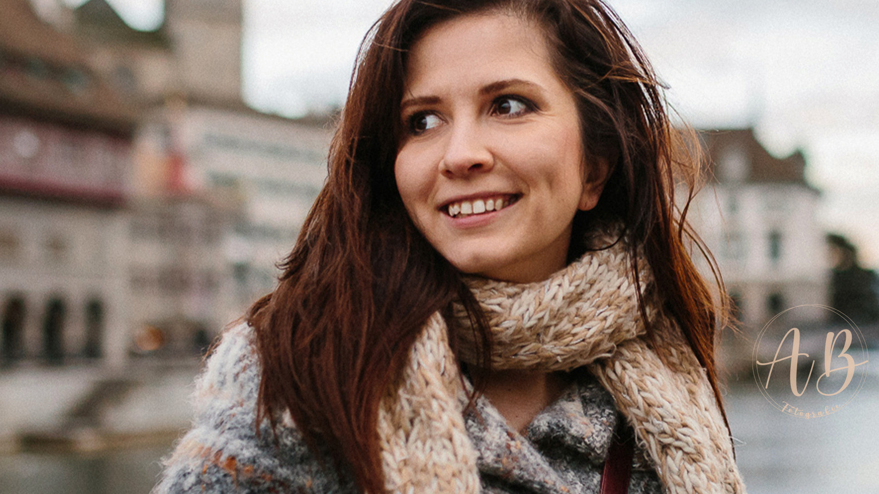 familie, Kinder, fotos, liebe, Emotionen, emotional, liebevoll, natürlich, See, sonne, Sommer, bodensee, konstanz, familinfotograf, familienfotografin, fotografin, fotos, bilder, neuegeborene, familienfotografambodensee, mitliebezumdetail, singen, frauenfeld, villingen, villinge-schwenningen, tuttlingen, feier, kindergartenfotogra, schulfotograf, coaching, mentoring, Weiterbildung, videokurs, portrait, shooting, lernen, Seite, mindset, Portrait- Retusche in Photoshop, ich erkläre dir in diesem Videokurs, wie du deine Bilder schön bearbeiten kannst, ohne viel Zeit aufwand zu betreiben.persönlichkeitsentwicklung, business, fotografie-business, Shop, Videokurse, Photoshop, Lightroom, Weiterbildung online, alles erklärt, Porträt RetuscheFilmen und Schneiden am Smartphone ist die Zukunft für jeden. Besonders für die Unternehmer. Ich erkläre dir in diesem Kurs wie es funktioniert