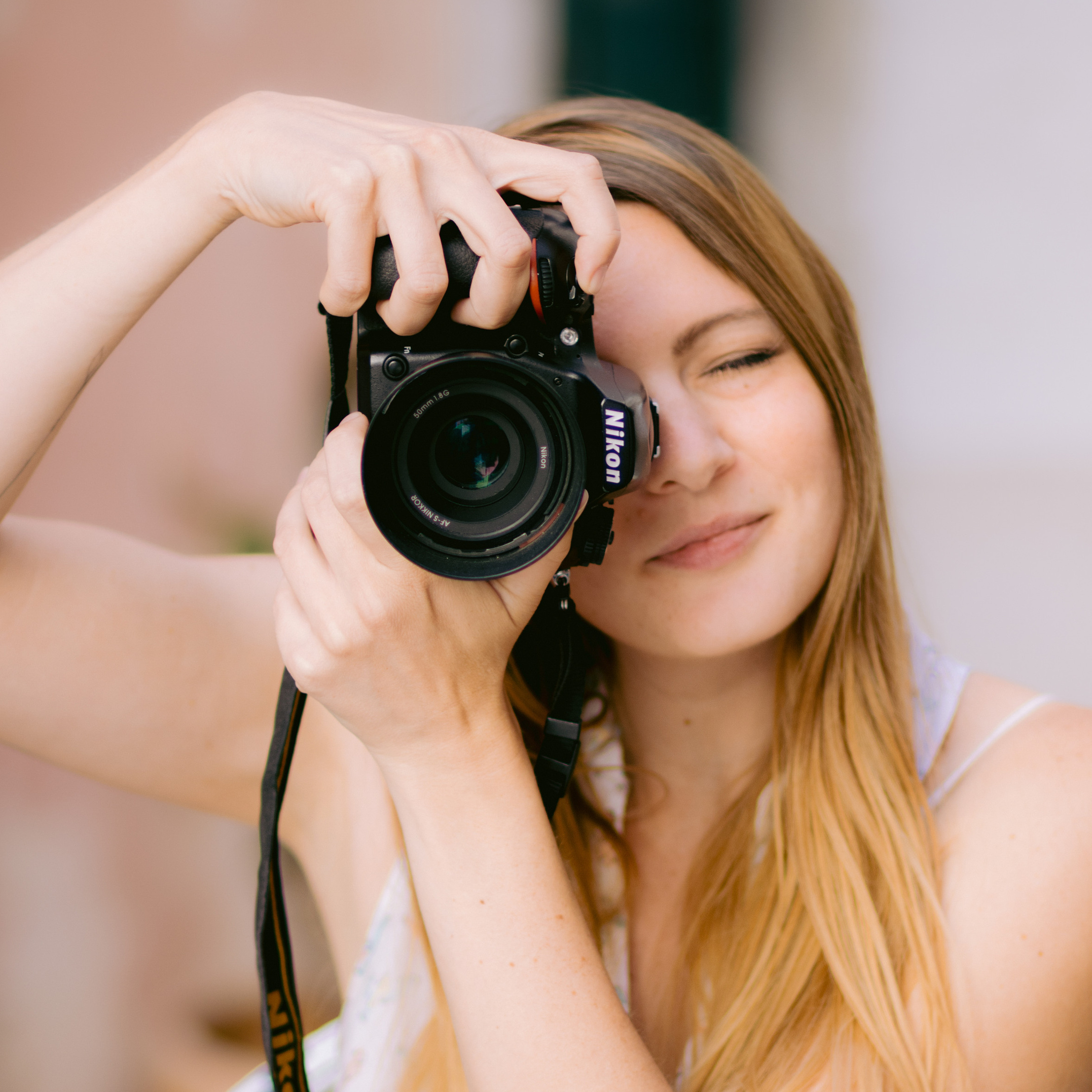 Contact. Lifestyle, wedding and family photographer